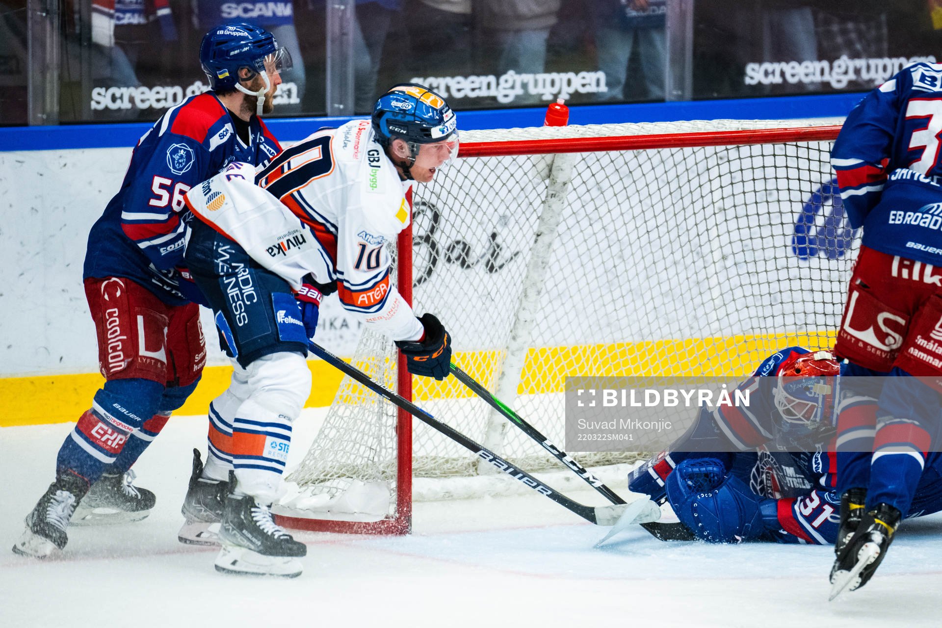 Växjös Richard Gynge och Oskarshamns målvakt Tim Juel