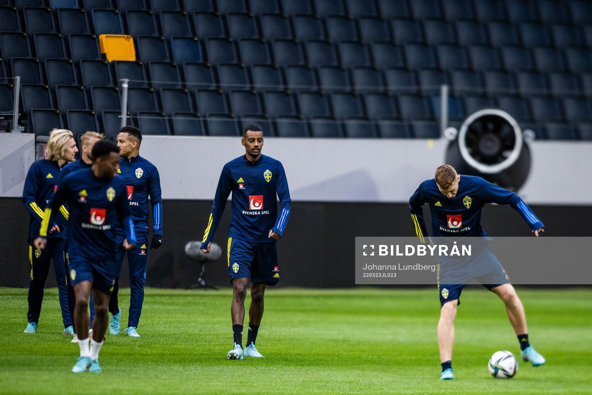 Alexander Isak and Dejan Kulusevski of the Swedish national