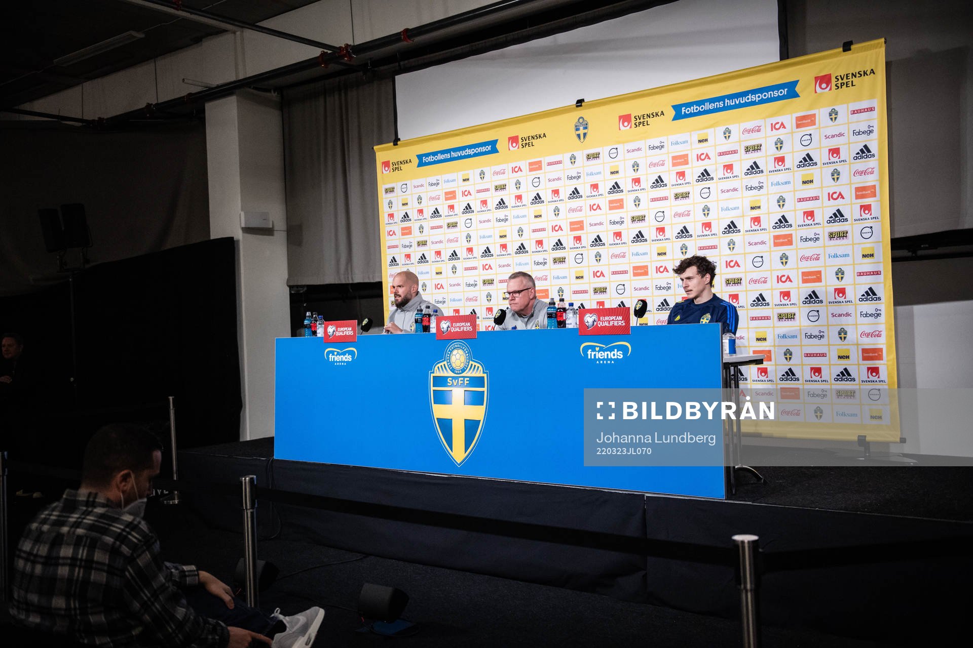 Head coach Janne Andersson and Victor Nilsson Lindelöf of