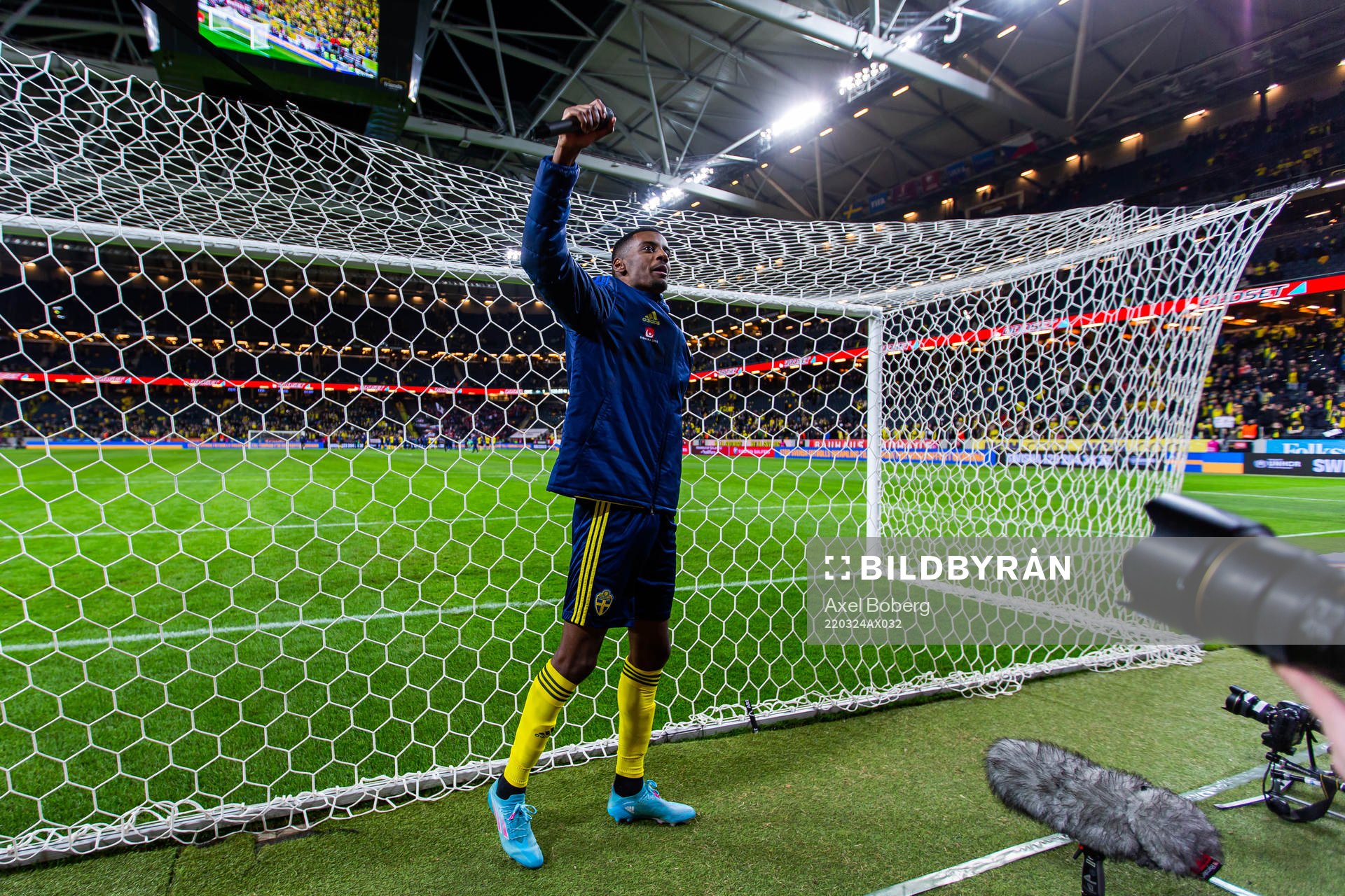 Alexander Isak of Sweden celebrates after the FIFA World Cup Qualifier play-off semifinal between Sweden and Czech Republic on March 24, 2022 in Stockholm.