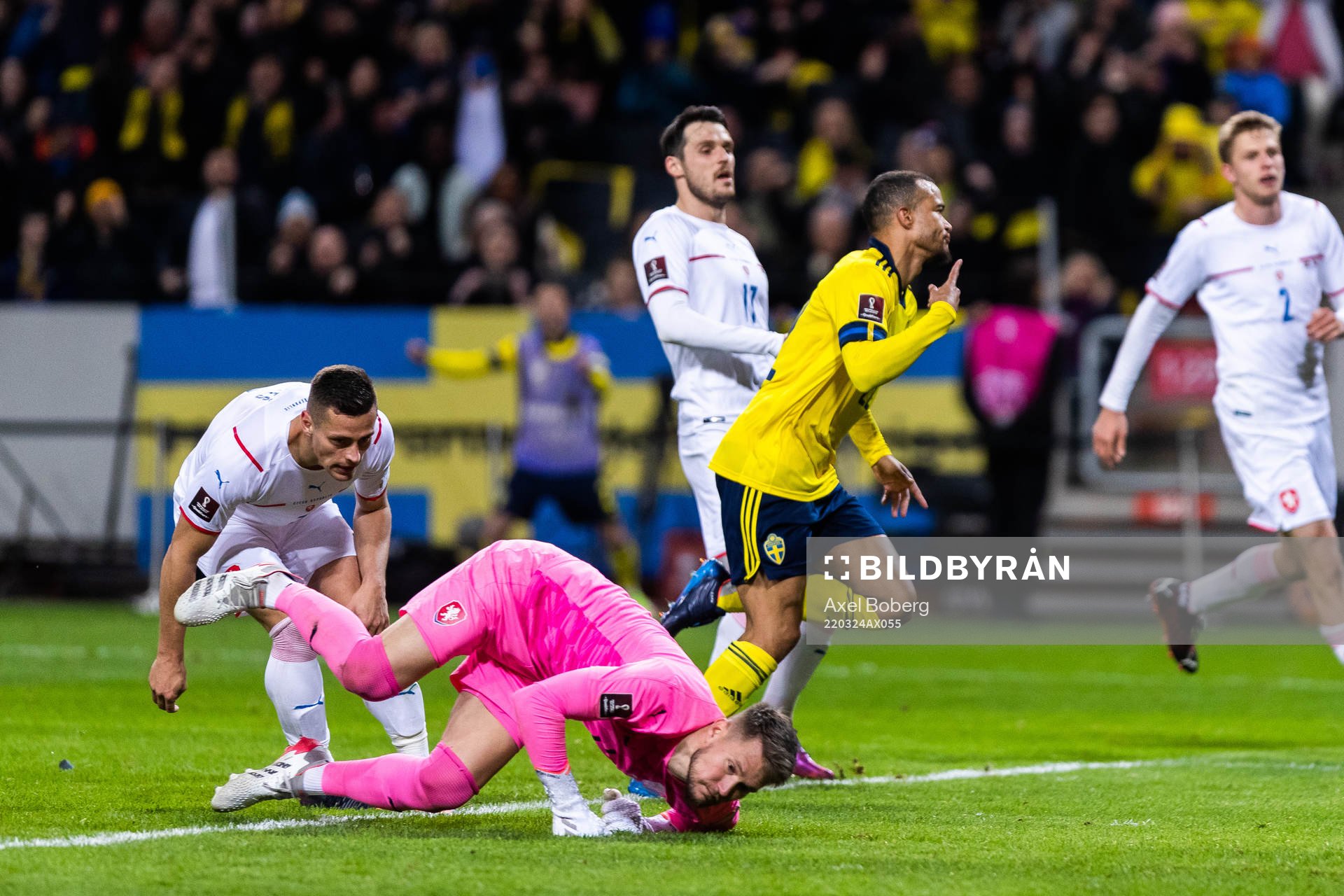 Robin Quaison of Sweden scores 1-0
