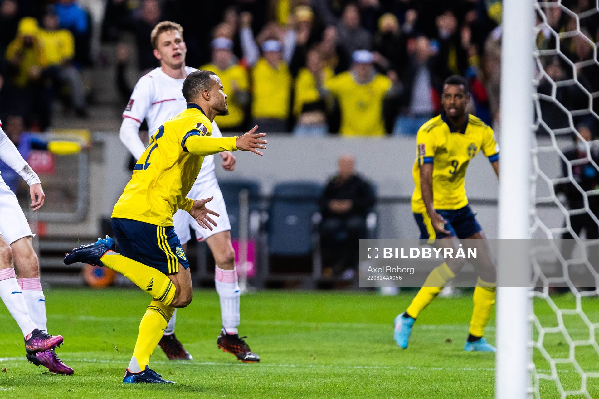 Robin Quaison of Sweden scores 1-0