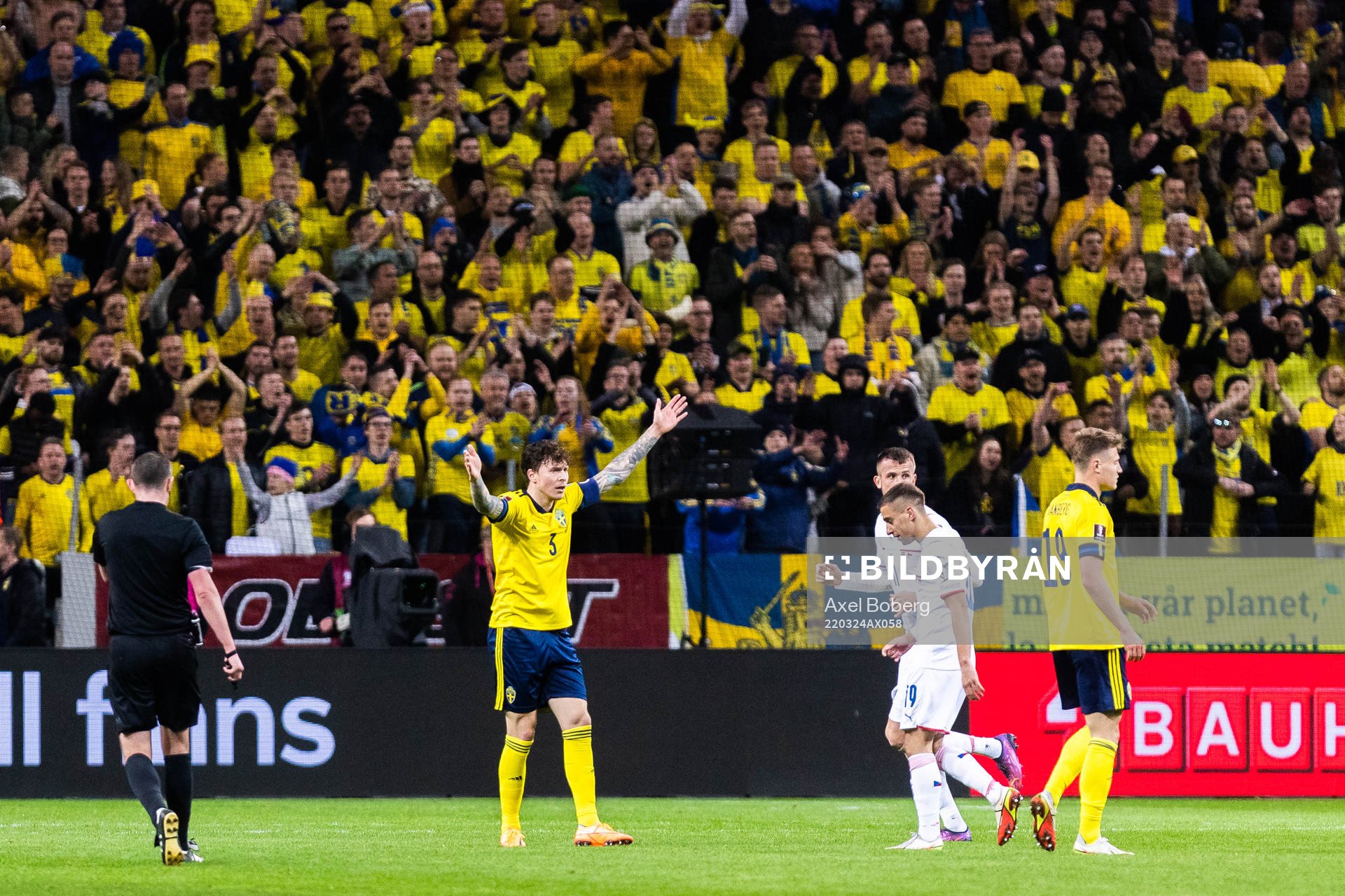 Victor Lindelöf of Sweden looks dejected