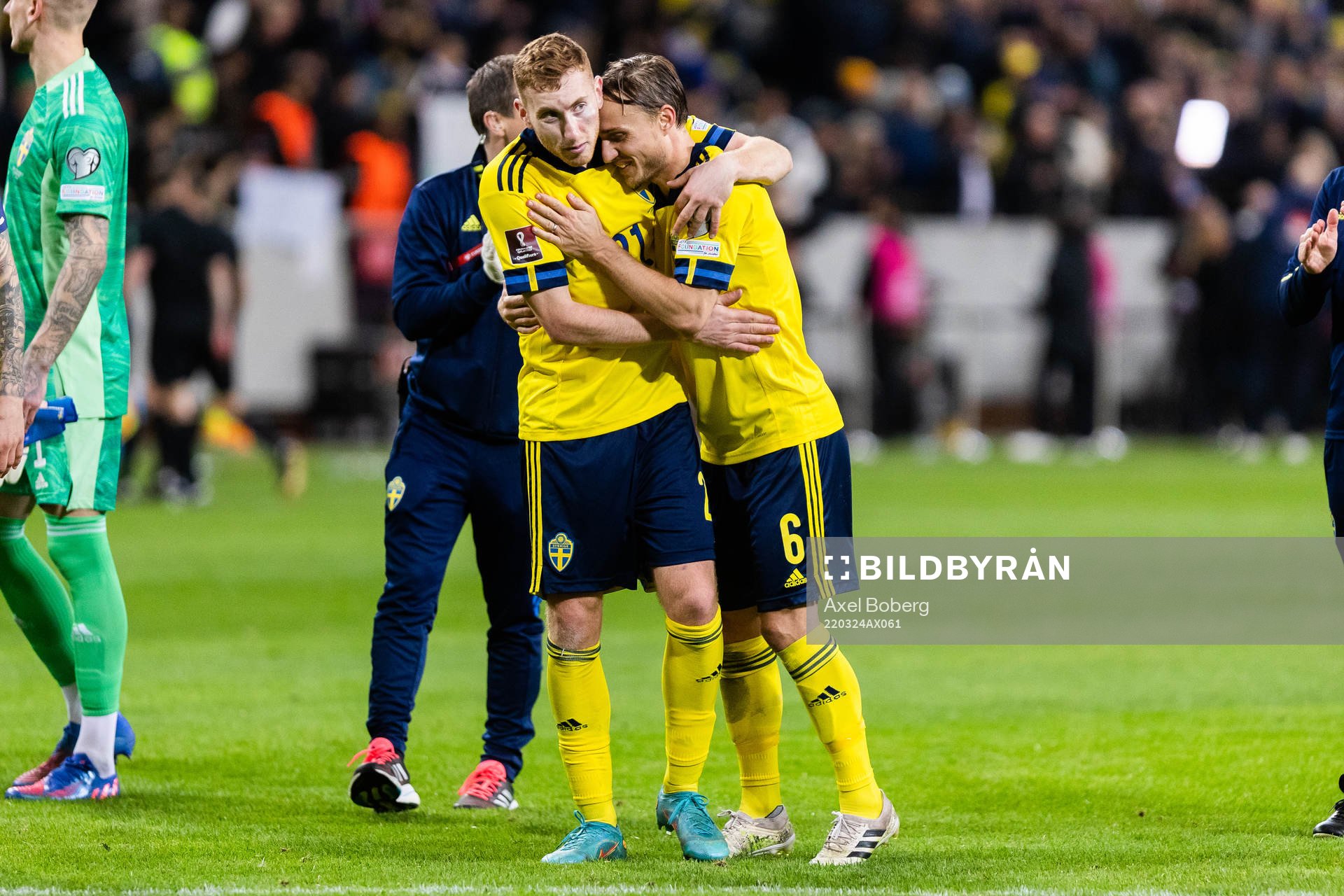 Dejan Kulusevski and Pierre Bengtsson of Sweden celebrate