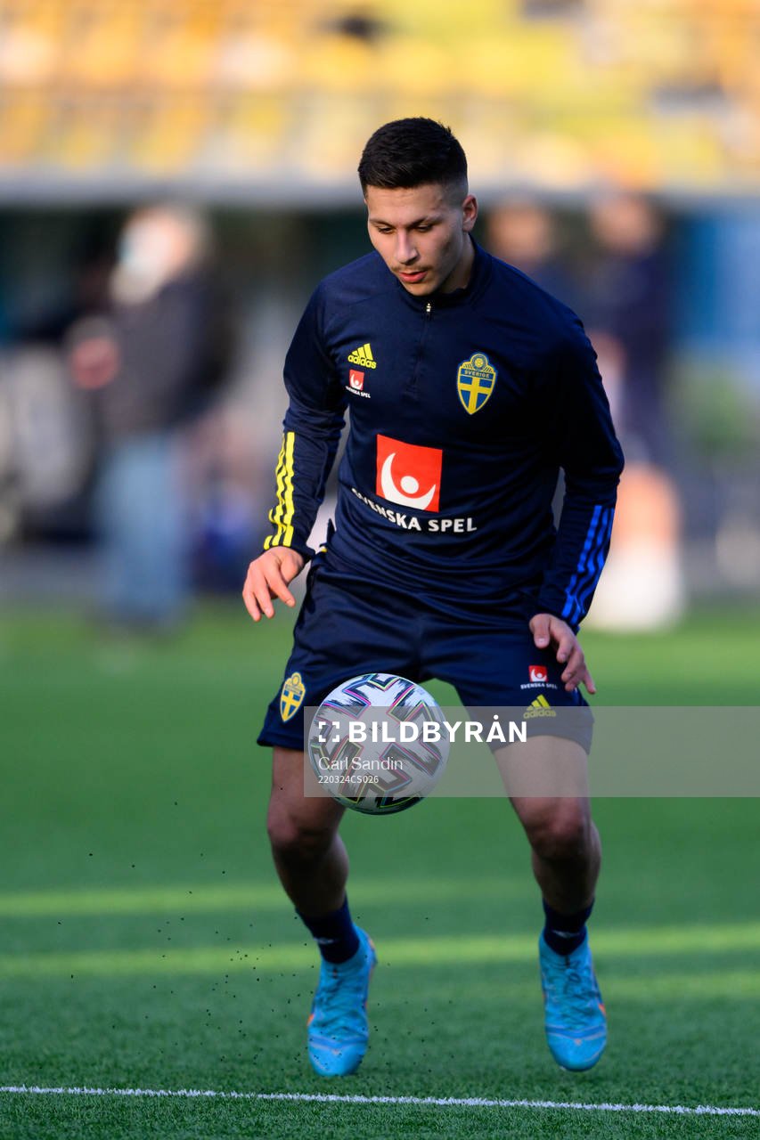 Roony Bardghji under en träning med det Svenska U21-landslaget i fotboll den 24 mars 2022 i Borås. 