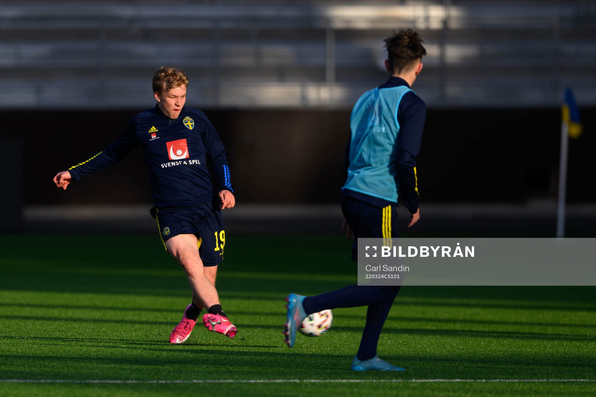 Daniel Svensson under en träning med det Svenska U21-landslaget i fotboll den 24 mars 2022 i Borås. 