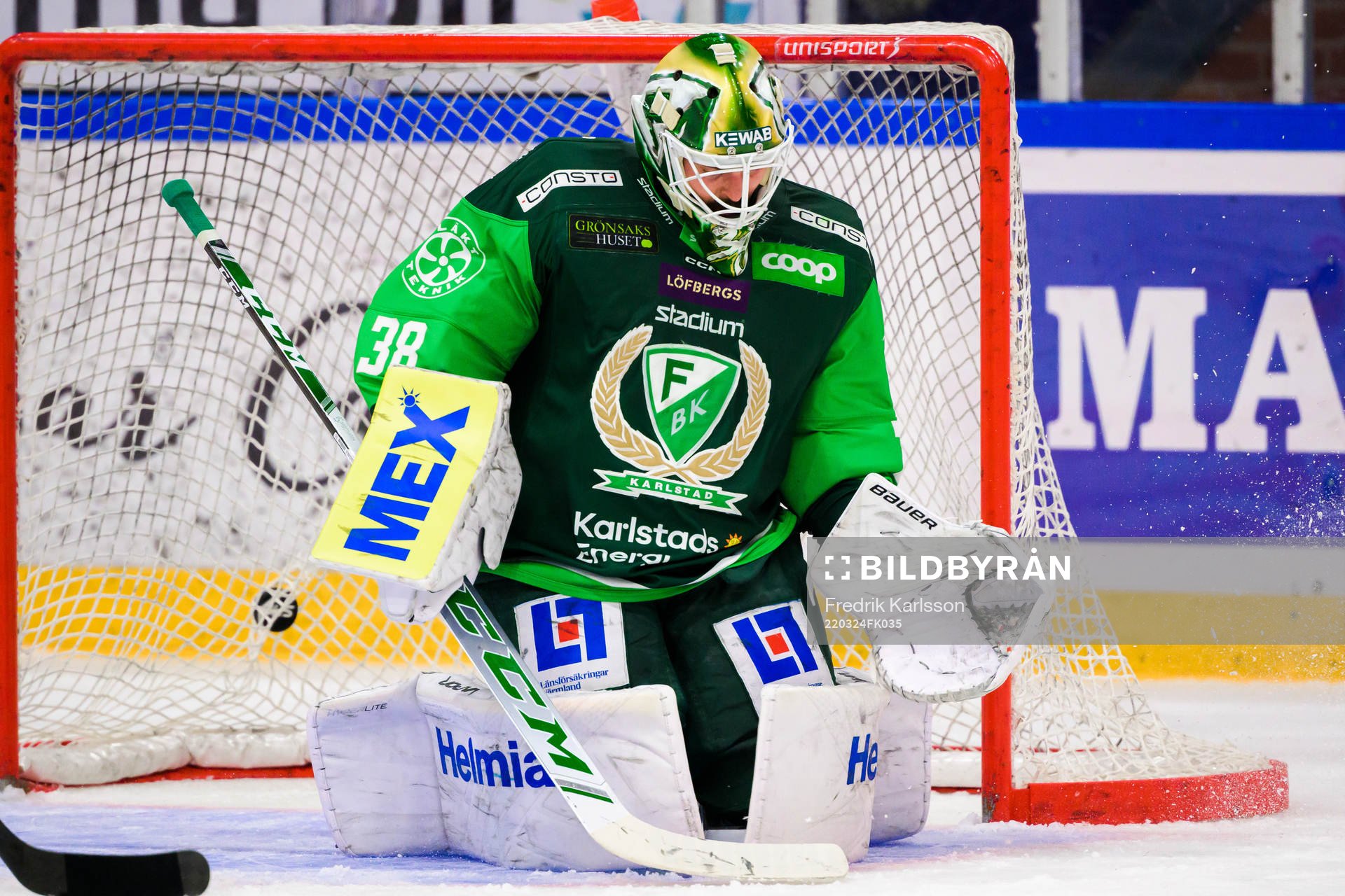 Färjestads målvakt Dominik Furch och Växjös Julius