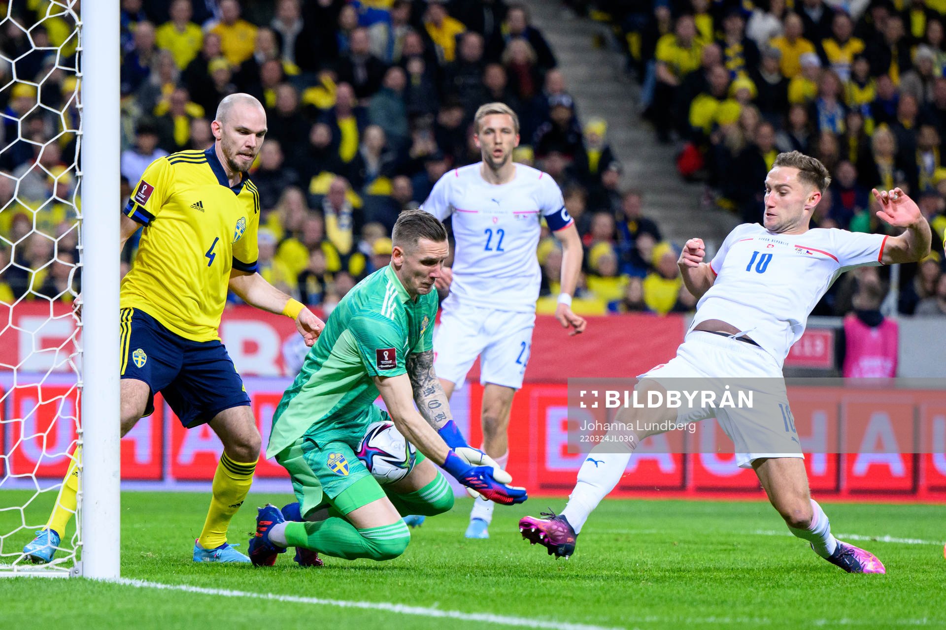 Marcus Danielson and goalkeeper Robin Olsen of Sweden