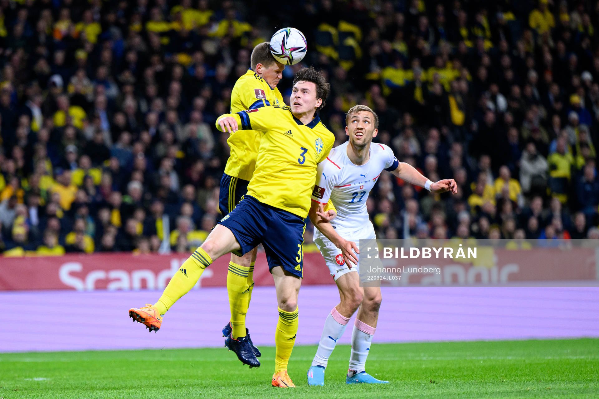 Joakim Nilsson and Victor Lindelöf of Sweden against Tomas