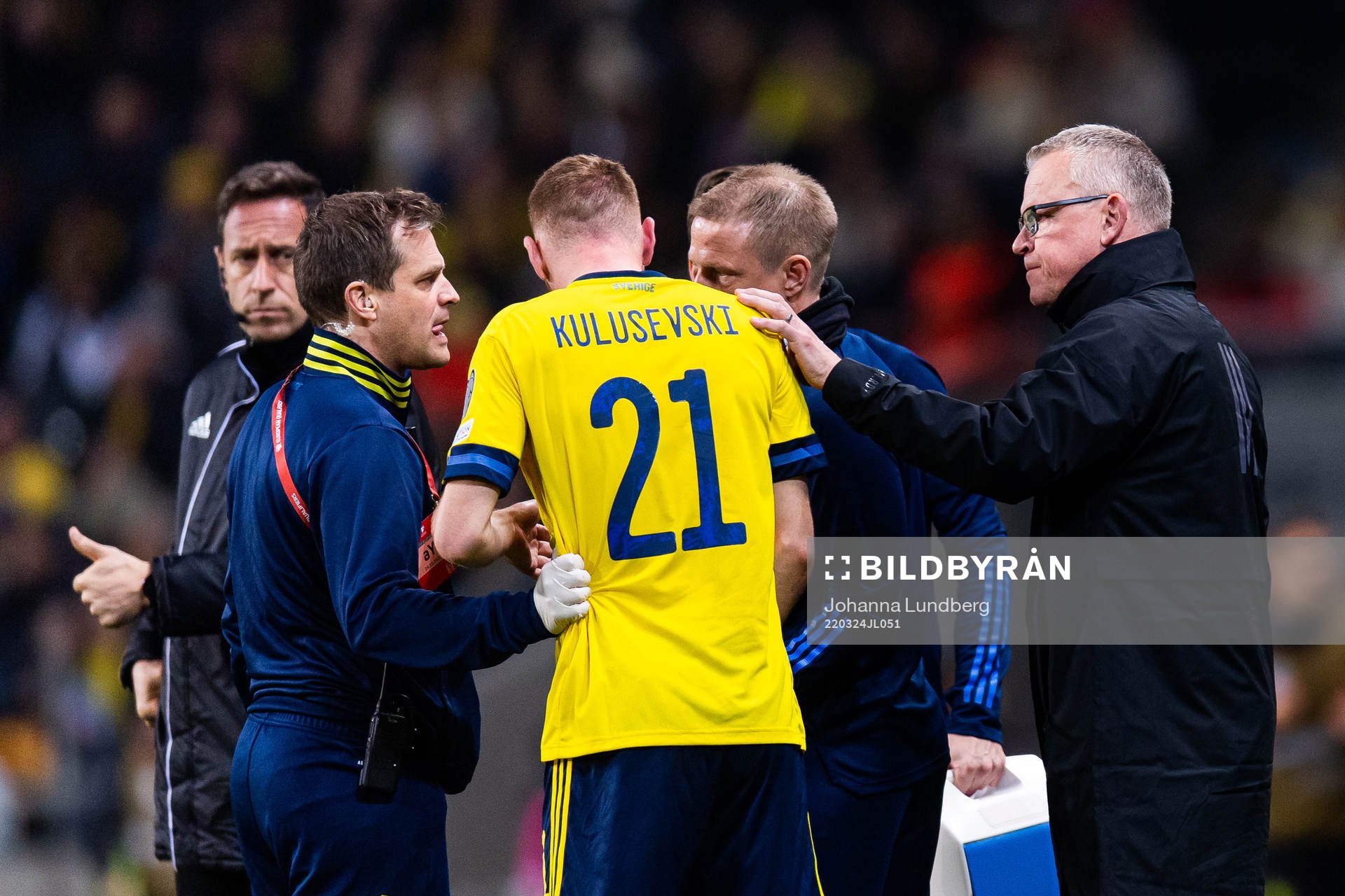 head coach Janne Andersson attends to Dejan Kulusevski of