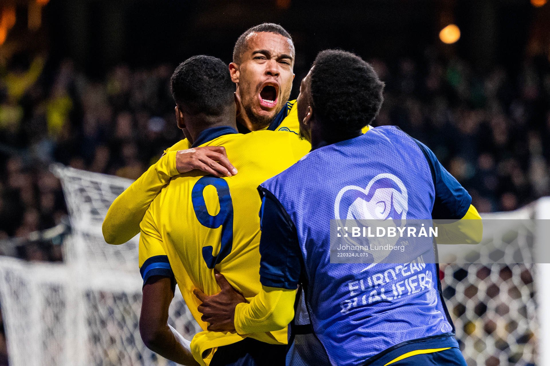 Robin Quaison celebrates with Alexander Isak and Anthony
