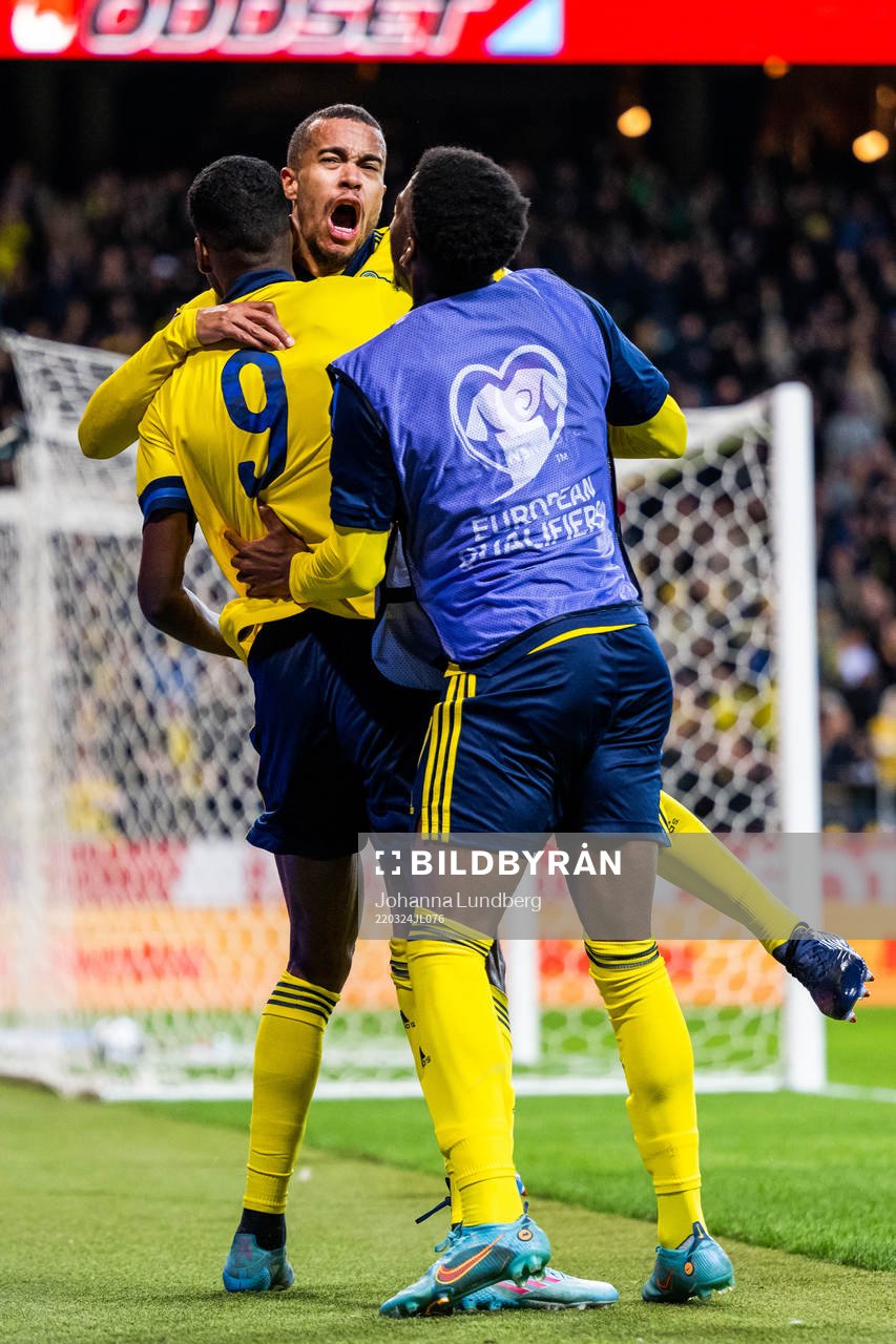 Robin Quaison celebrates with Alexander Isak and Anthony