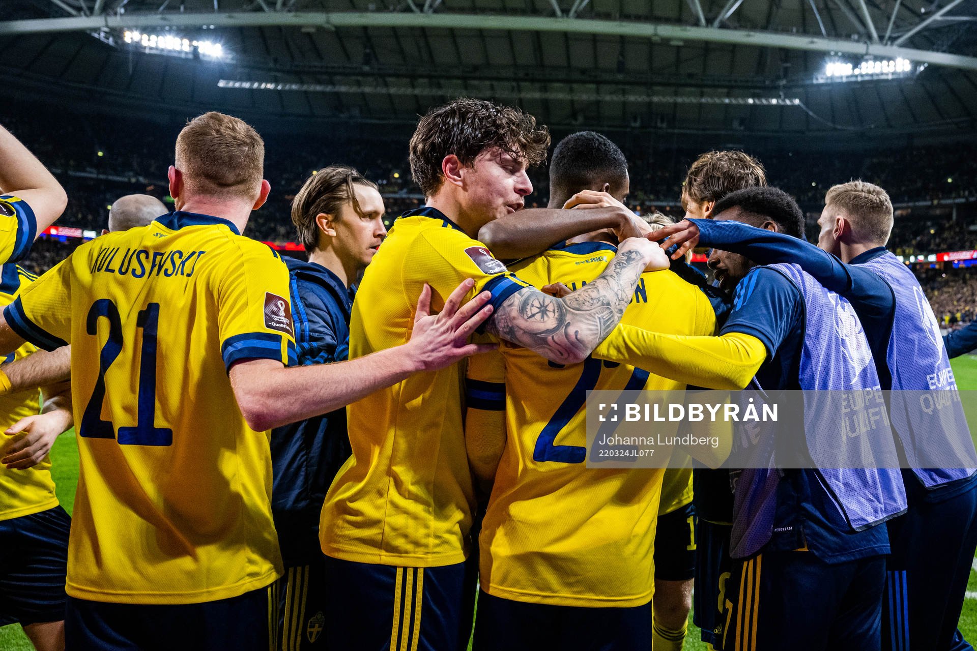 Victor Lindelöf and Robin Quaison of Sweden celebrate with