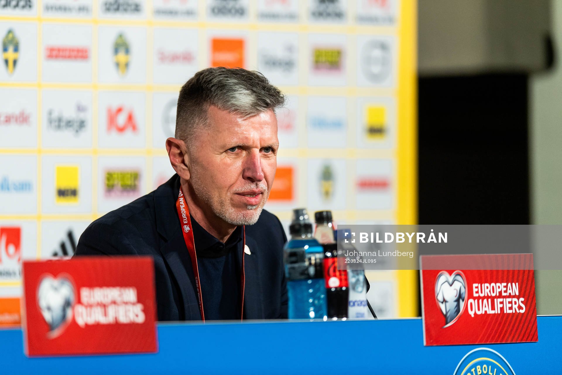 head coach Jaroslav Šilhavý of Czech Republic