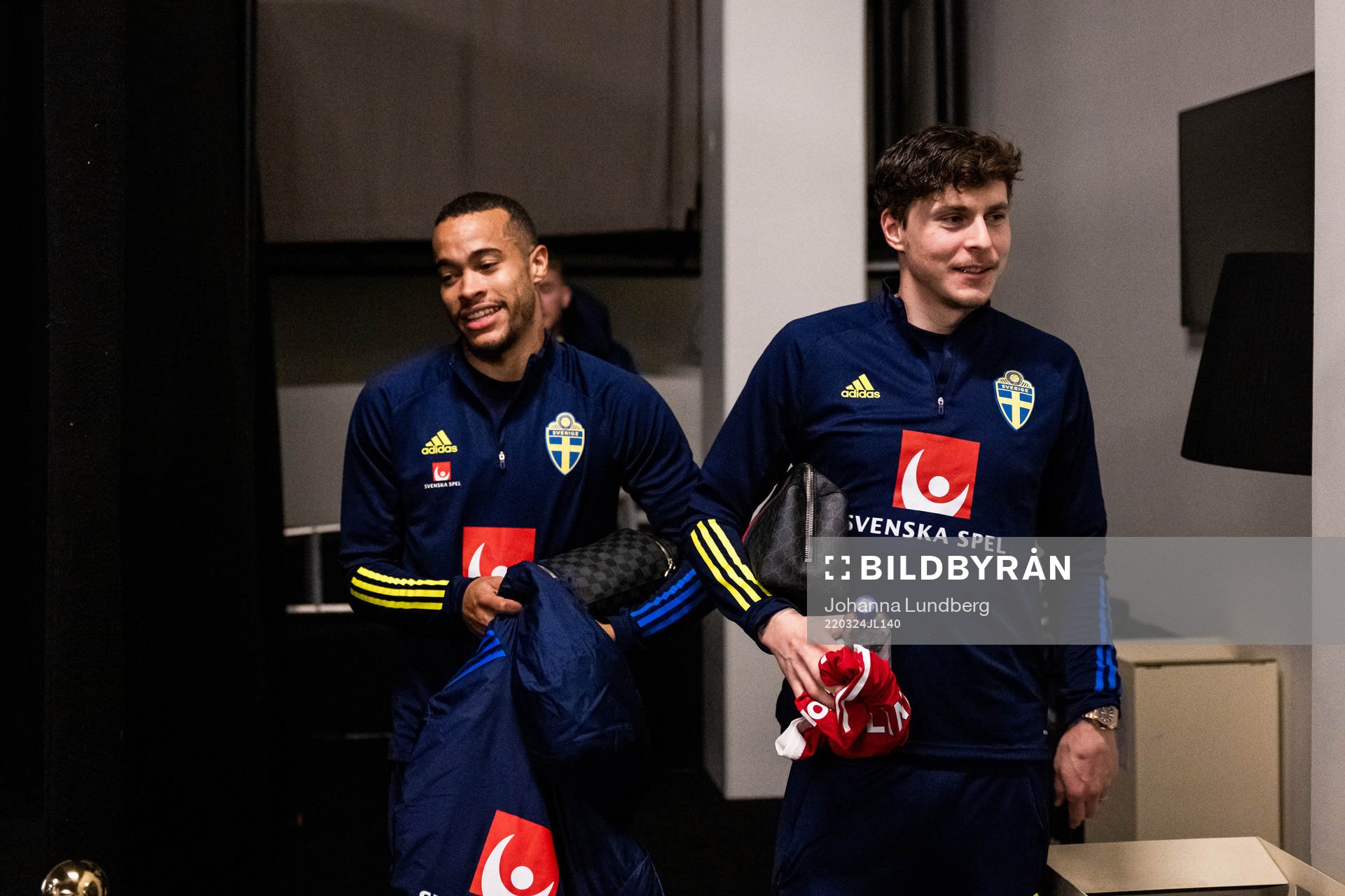 Robin Quaison and Victor Lindelöf of Sweden at the press