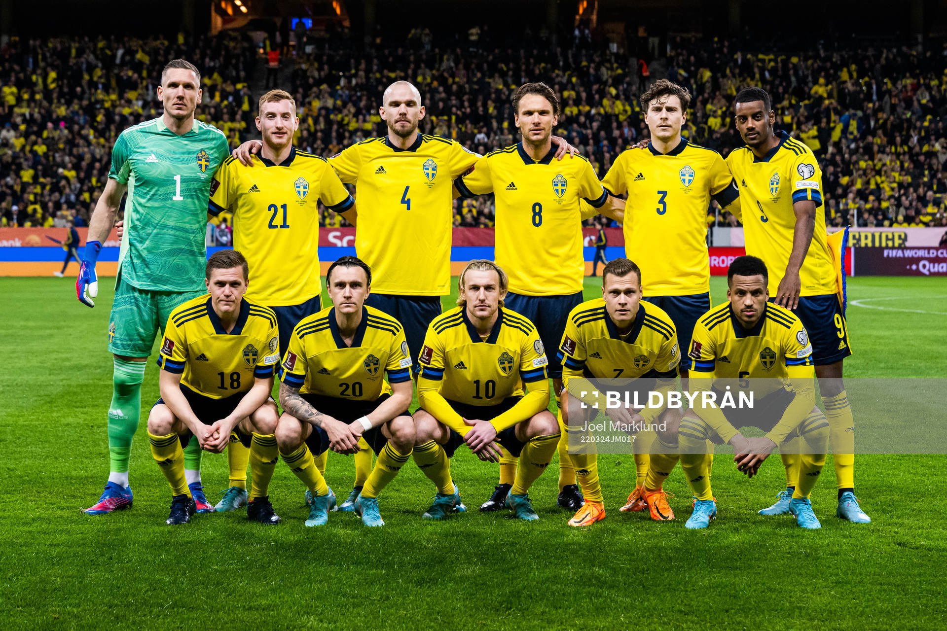 The staring eleven of Sweden pose for a picture