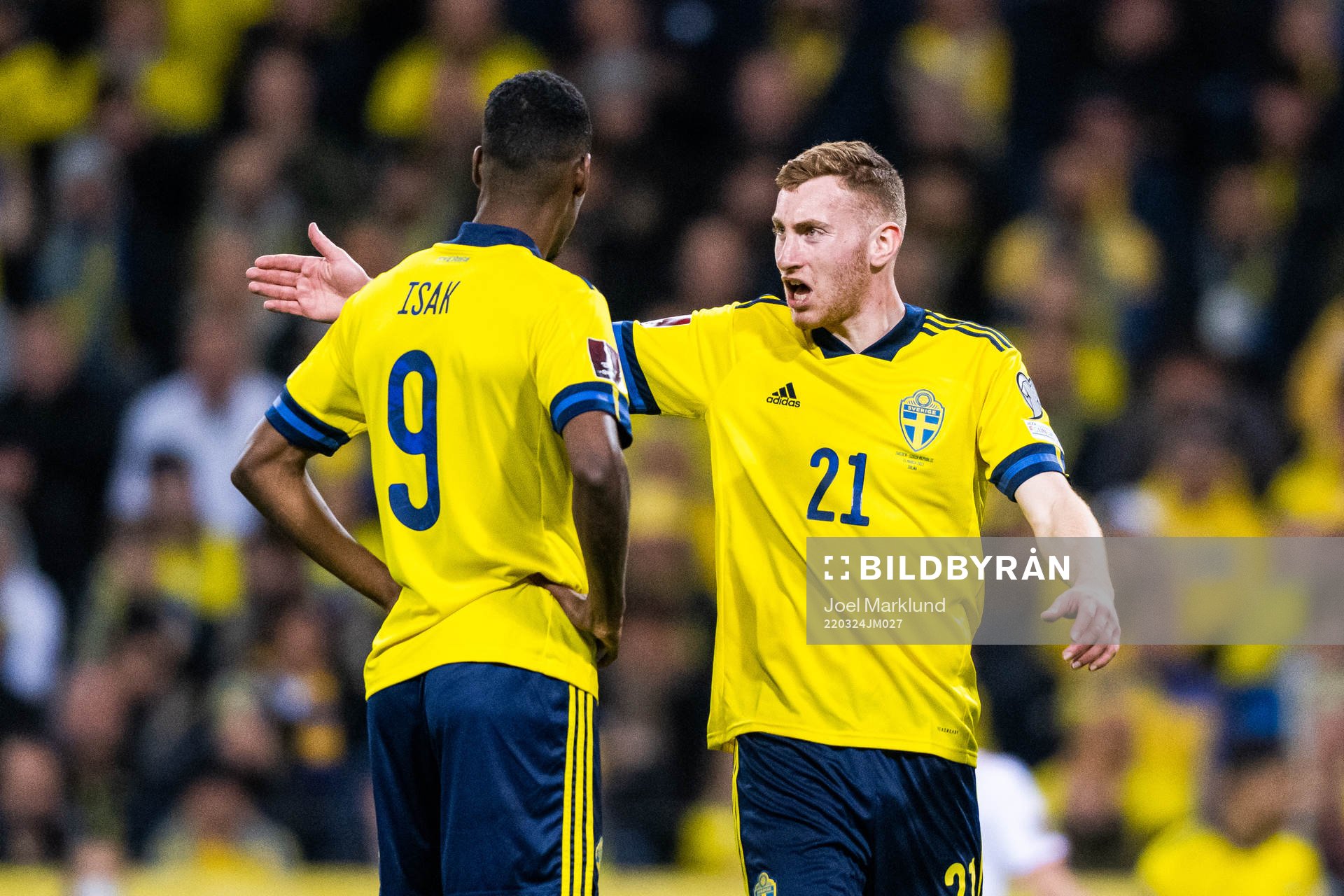 Alexander Isak and Dejan Kulusevski of Sweden