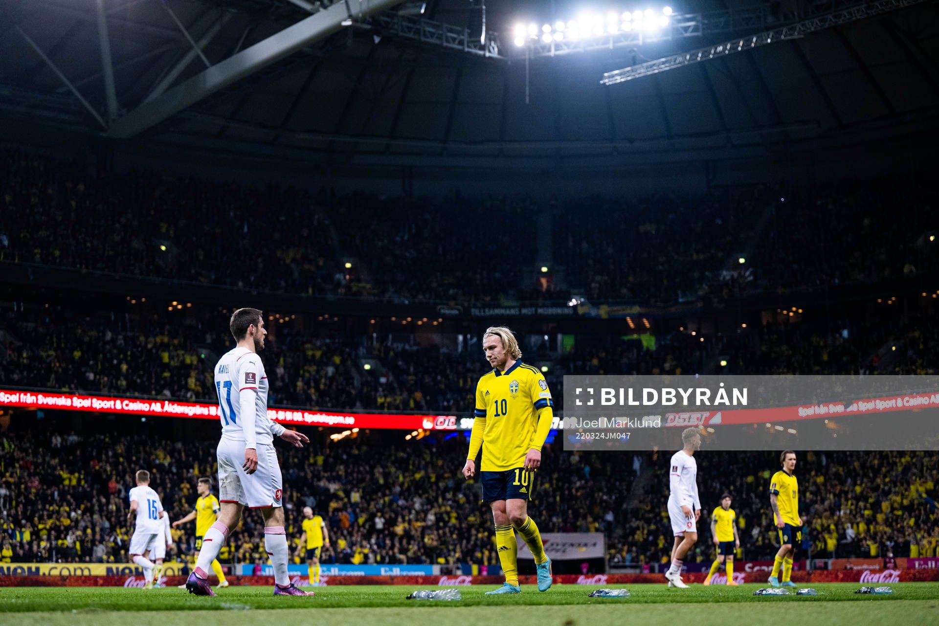 Emil Forsberg of Sweden looks dejected