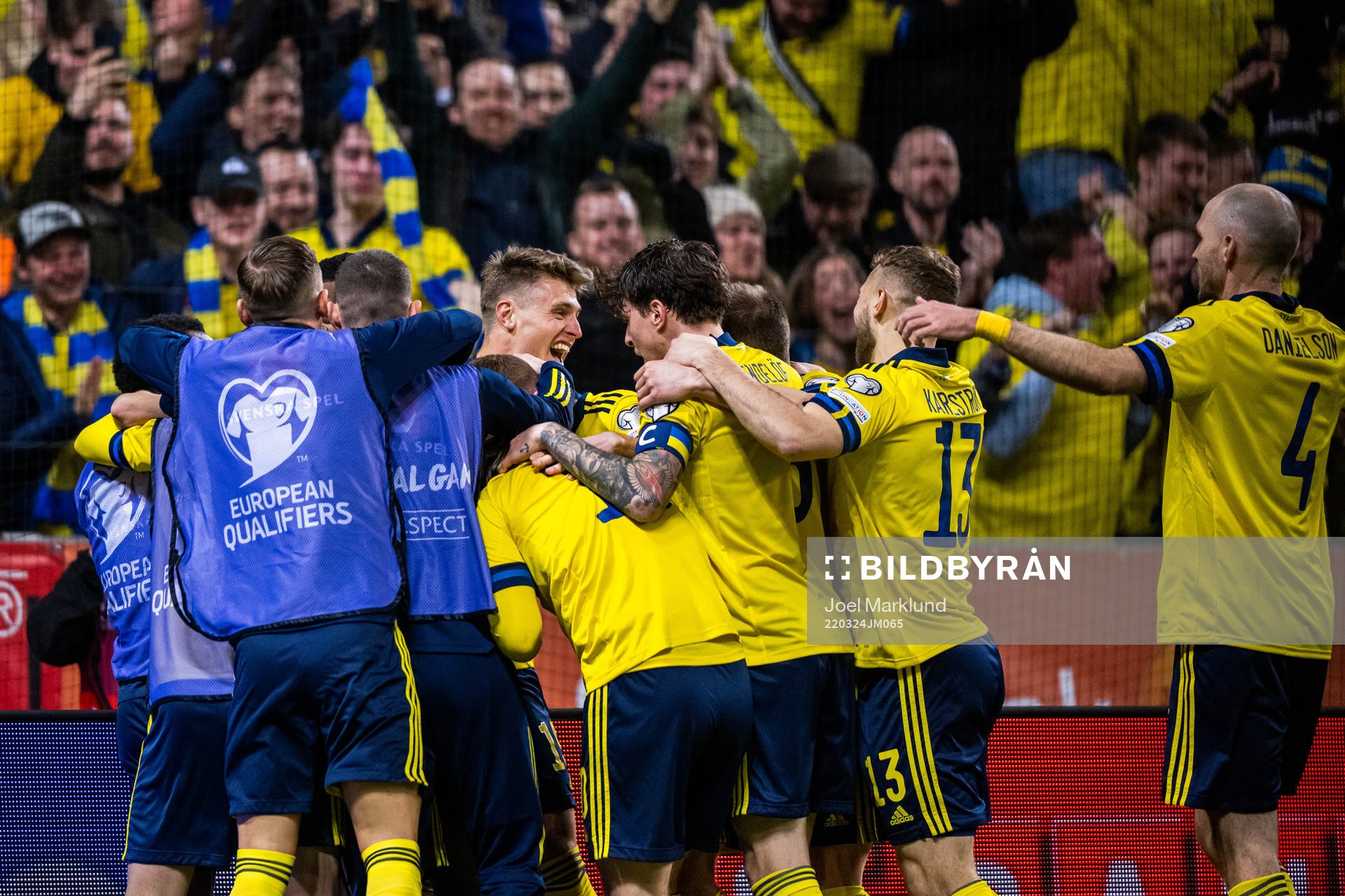 Robin Quaison of Sweden celebrates with team mates