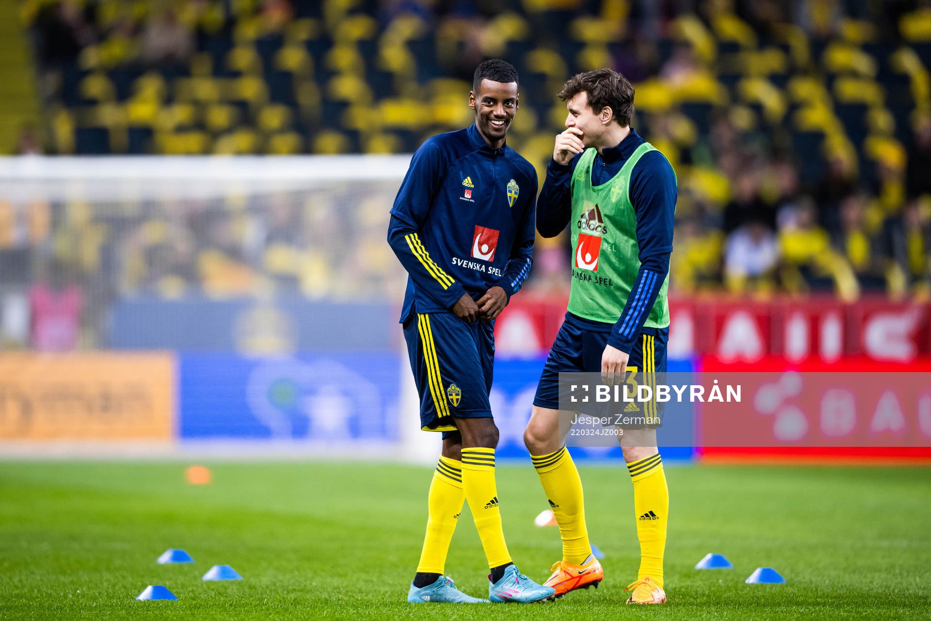 Alexander Isak and Victor Lindelöf of Sweden