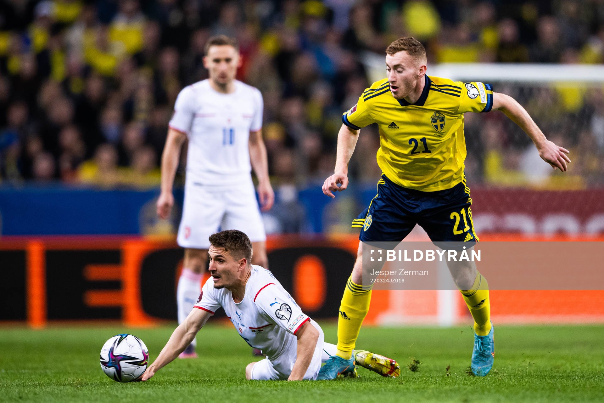 Tomas Pekhart of Czech Republic and Dejan Kulusevski of