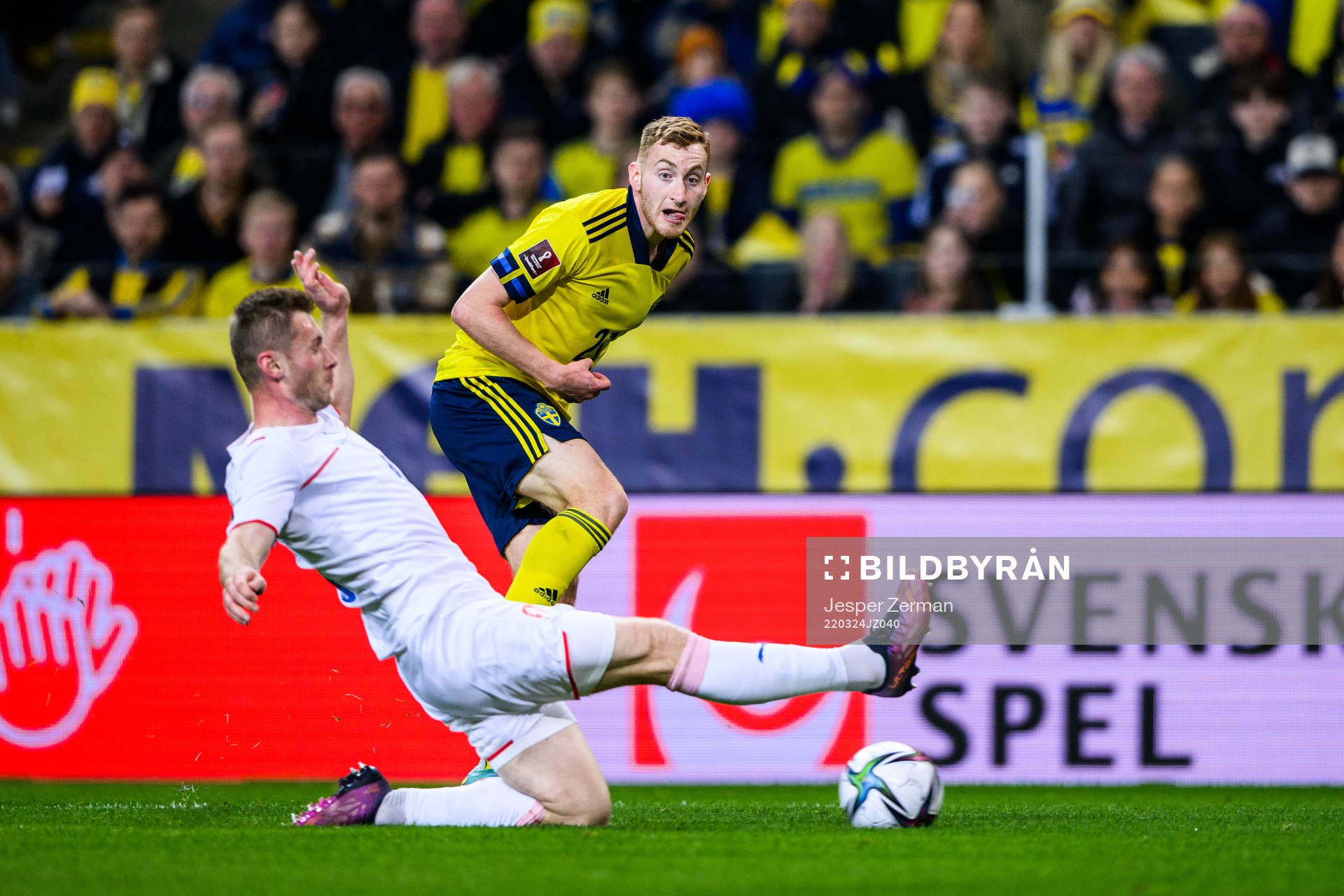 Dejan Kulusevski of Sweden and Adam Hlozek of Czech Republic