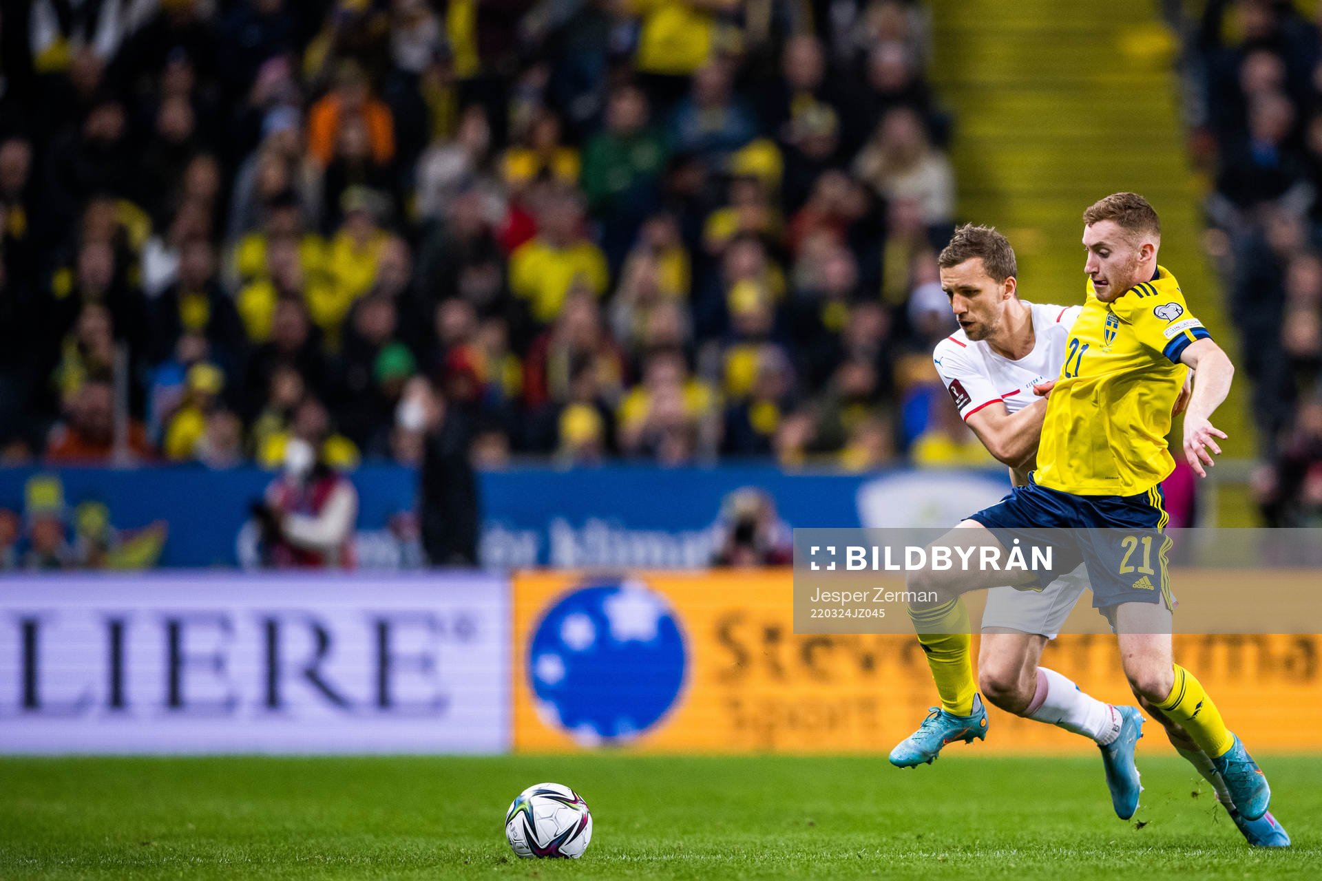 Dejan Kulusevski of Sweden and Tomas Soucek of Czech
