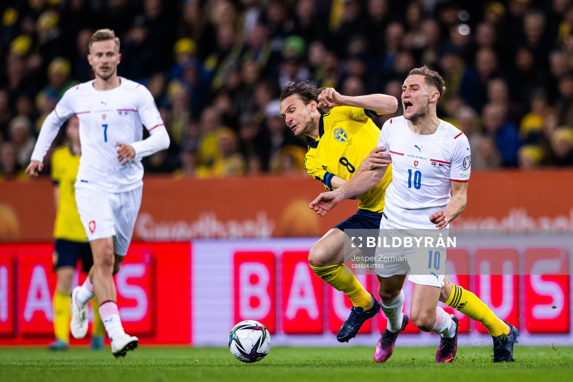 Albin Ekdal of Sweden and Jan Kuchta of Czech Republic