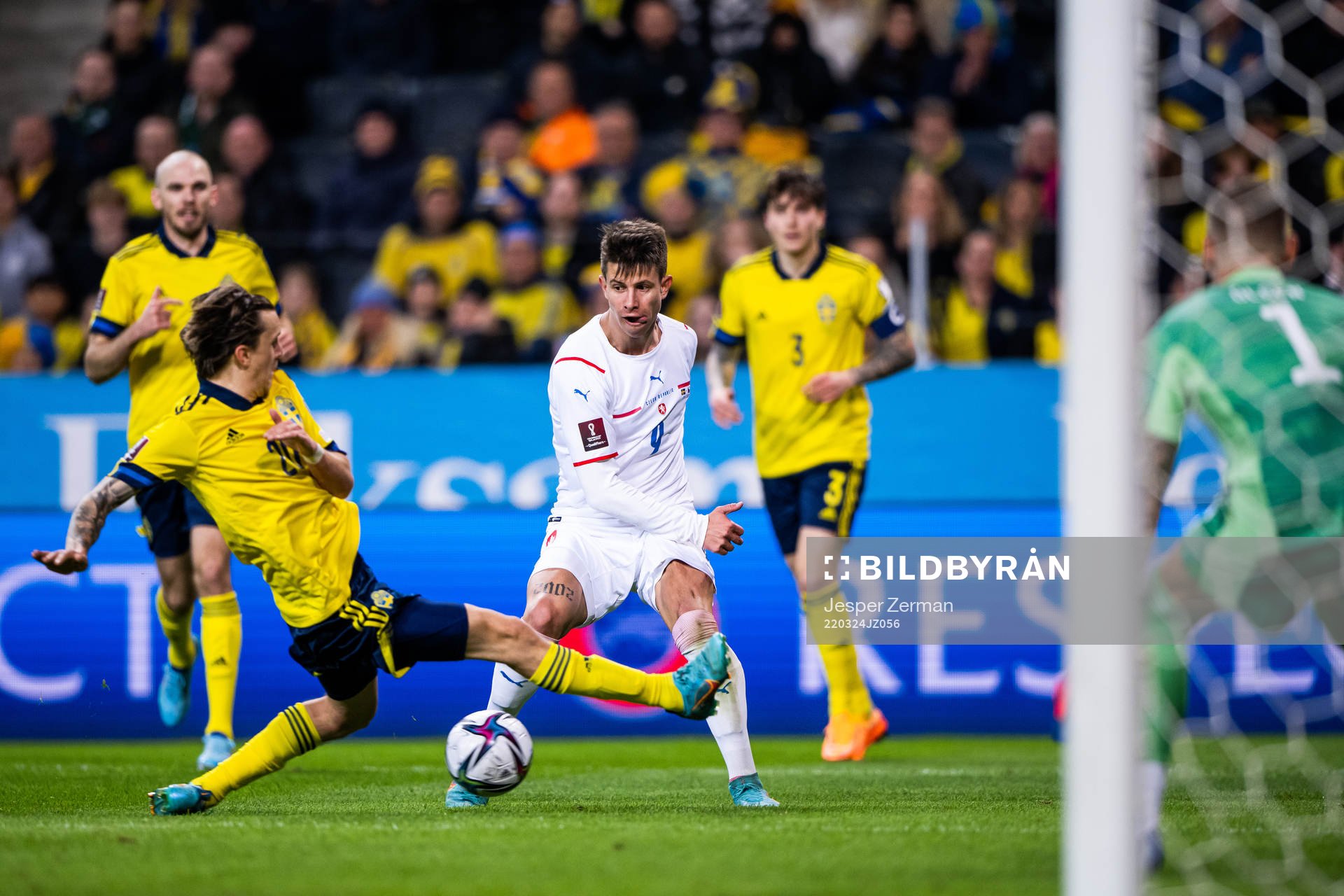 Kristoffer Olsson of Sweden and Adam Hlozek of Czech