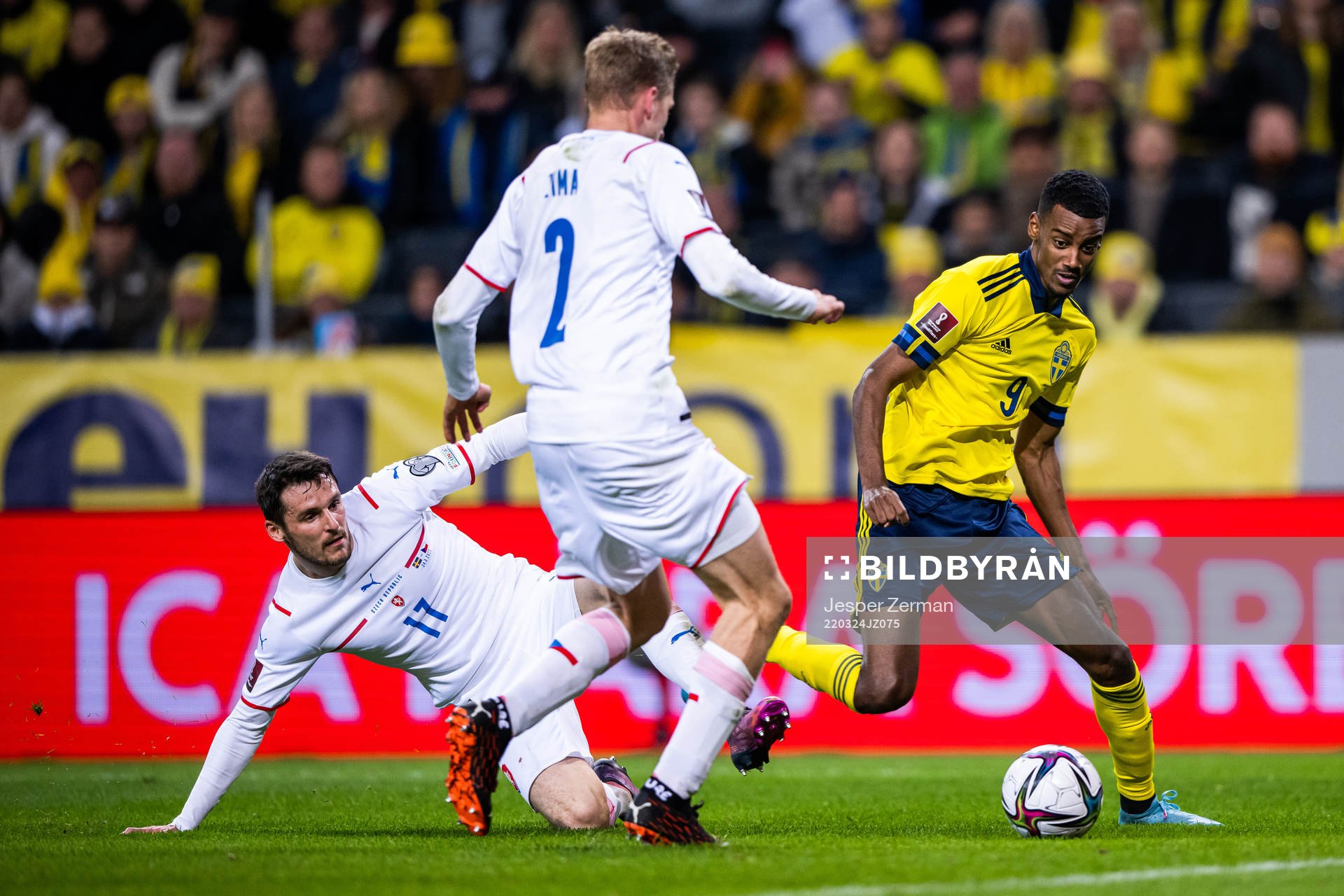 Milan Havel of Czech Republic and Alexander Isak of Sweden