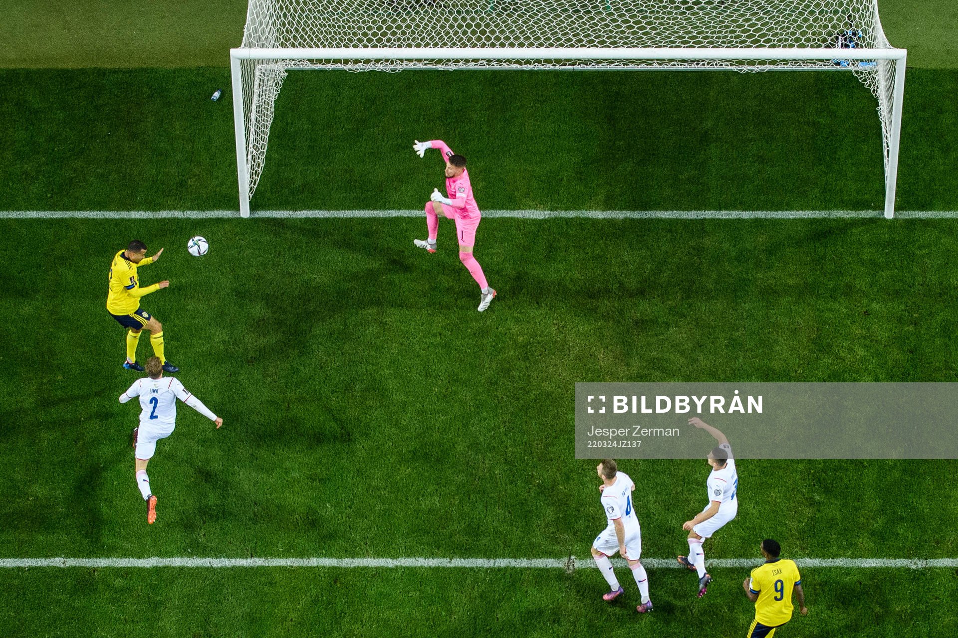 Robin Quaison of Sweden and goalkeeper Tomas Vaclik of