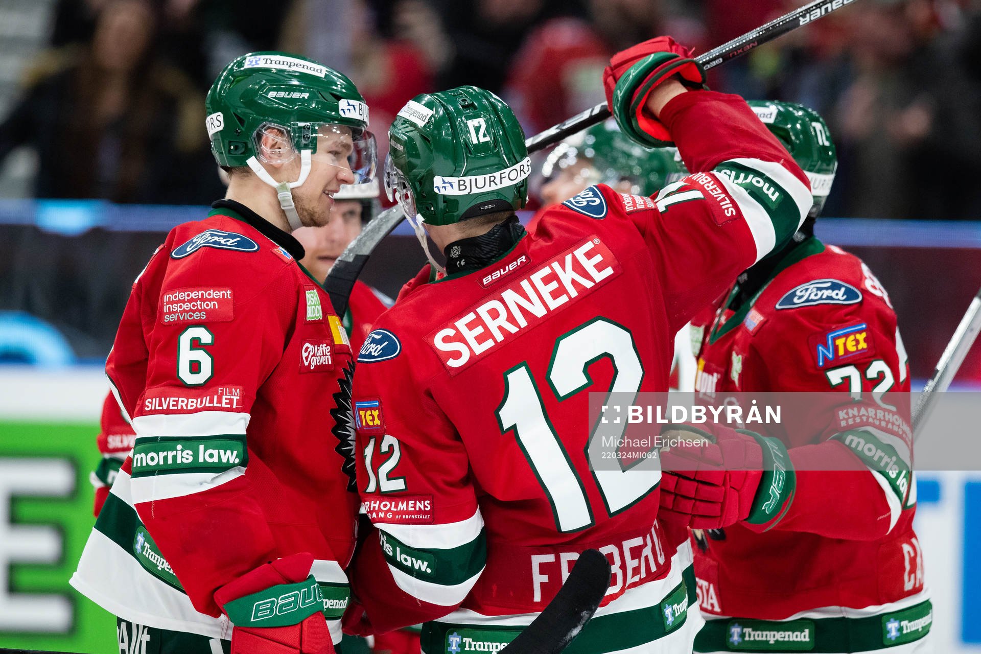 Frölundas Max Friberg jublar med lagkamrater