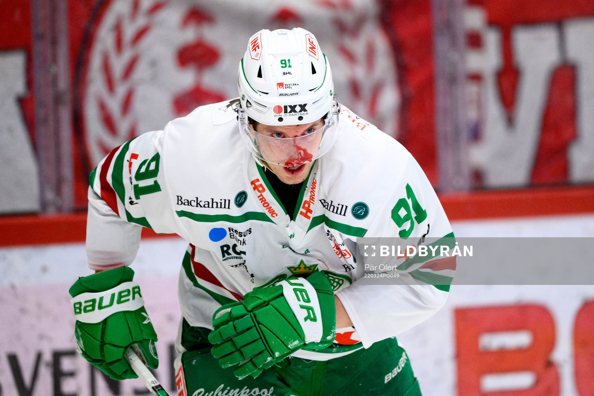 Rögles Adam Tambellini med blod i ansiktet