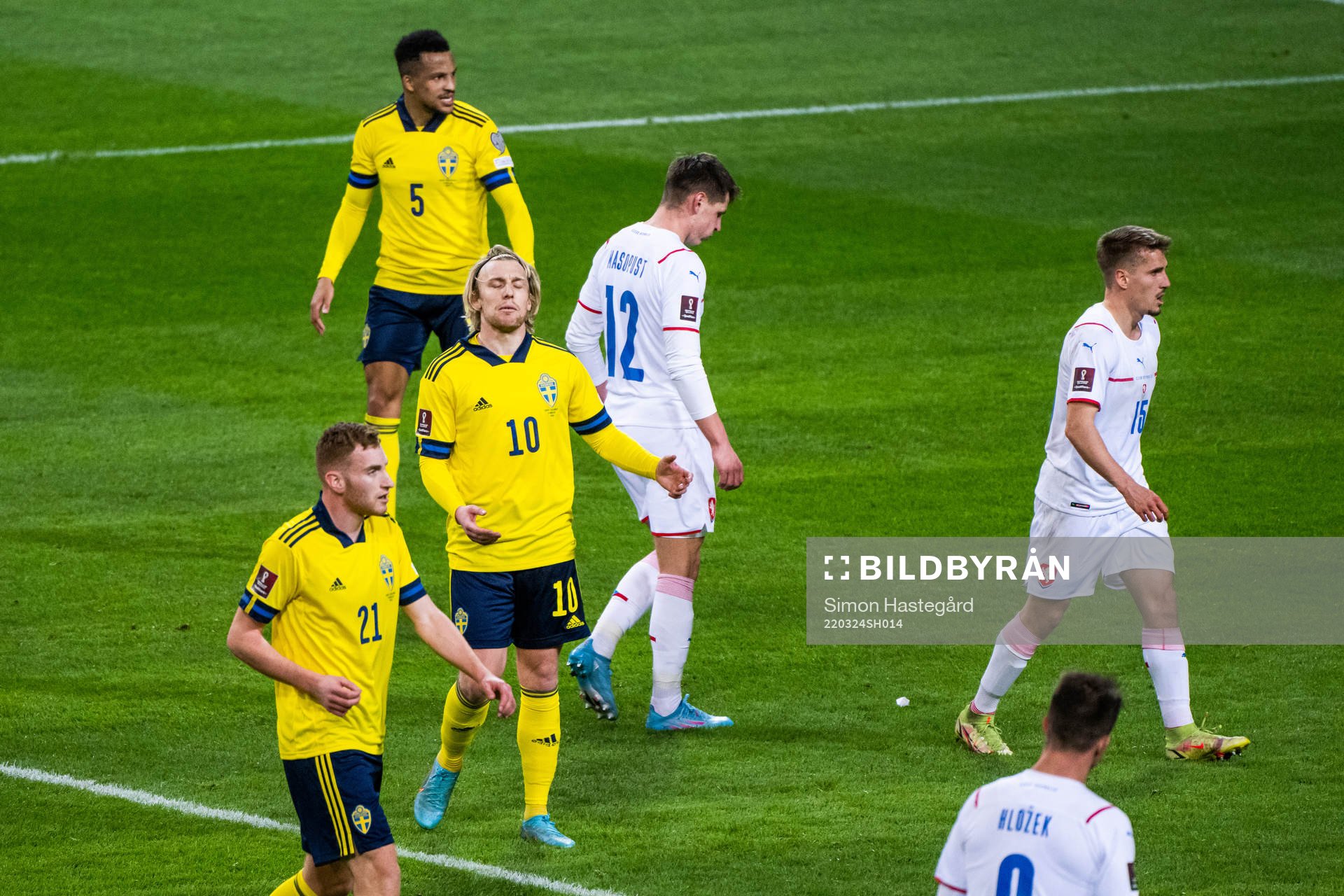 Emil Forsberg of Sweden looks dejected
