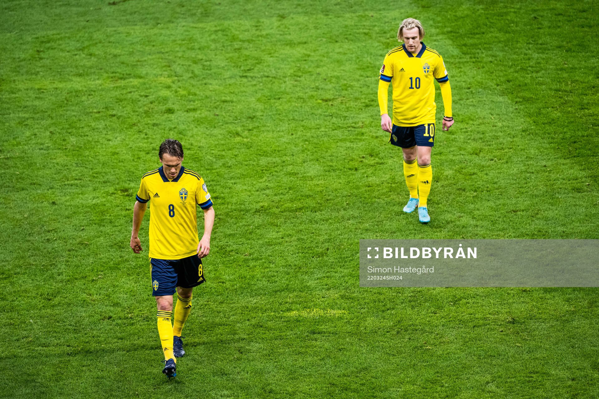 Albin Ekdal and Emil Forsberg of Sweden leave the pitch for