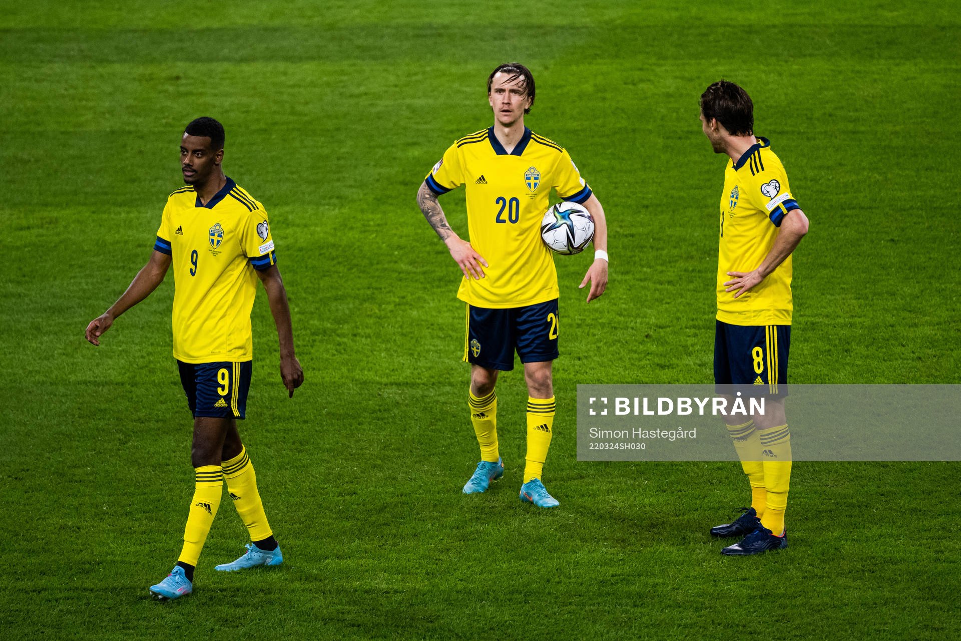Alexander Isak ,Kristoffer Olsson and Albin Ekdal of Sweden