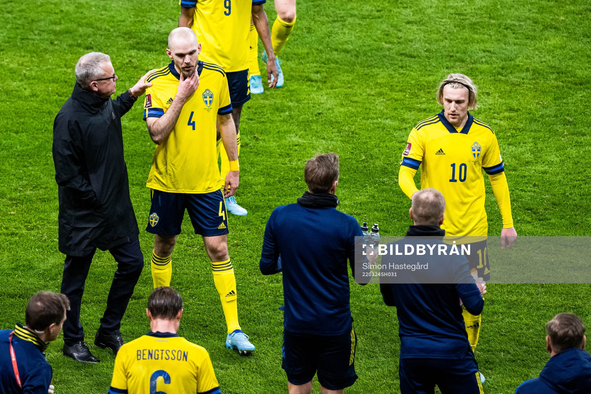 head coach Janne Andersson with Marcus Danielson and Emil Forsberg of Sweden during the FIFA World Cup Qualifier play-off semifinal between Sweden and Czech Republic on March 24, 2022 in Stockholm.