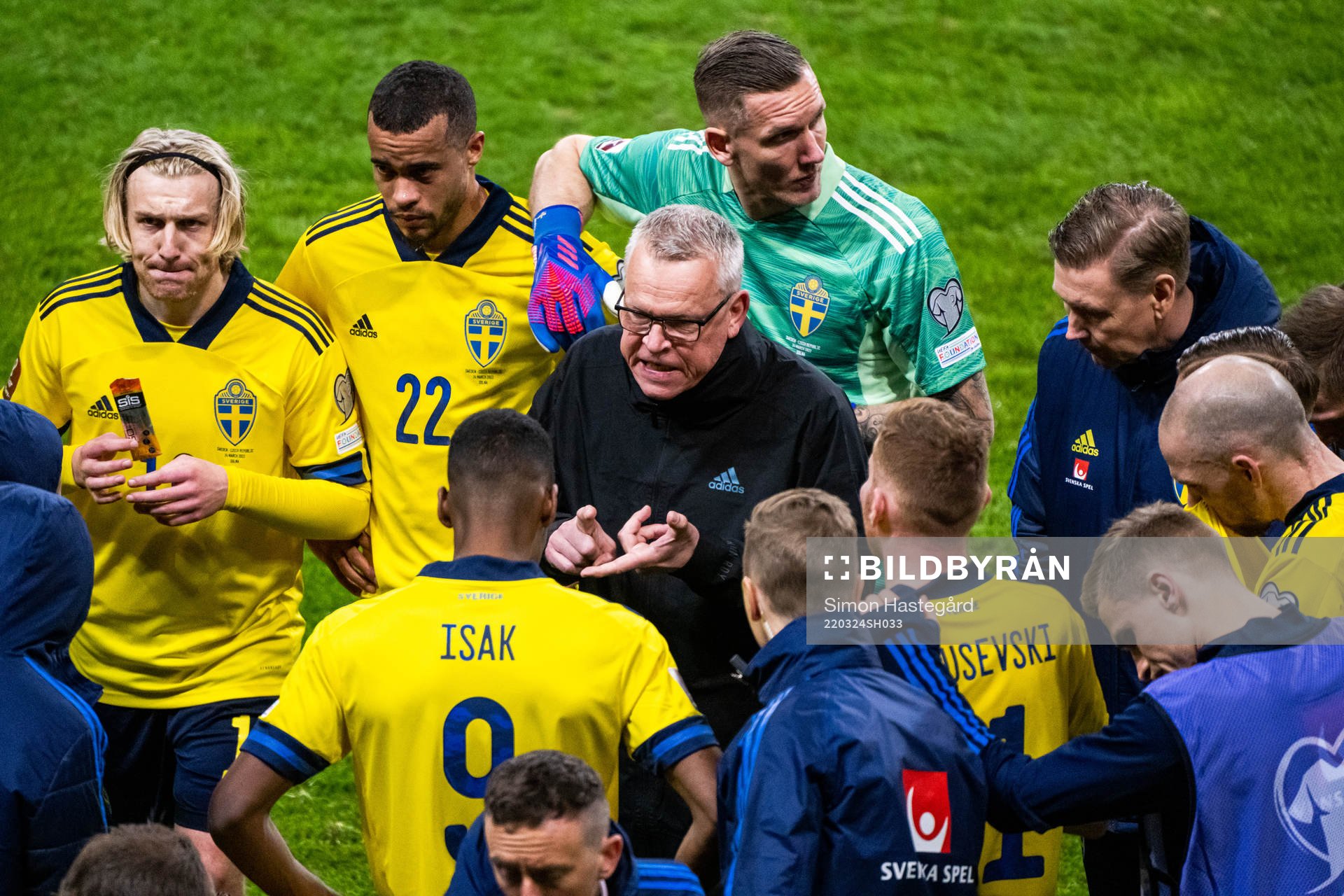 head coach Janne Andersson of Sweden