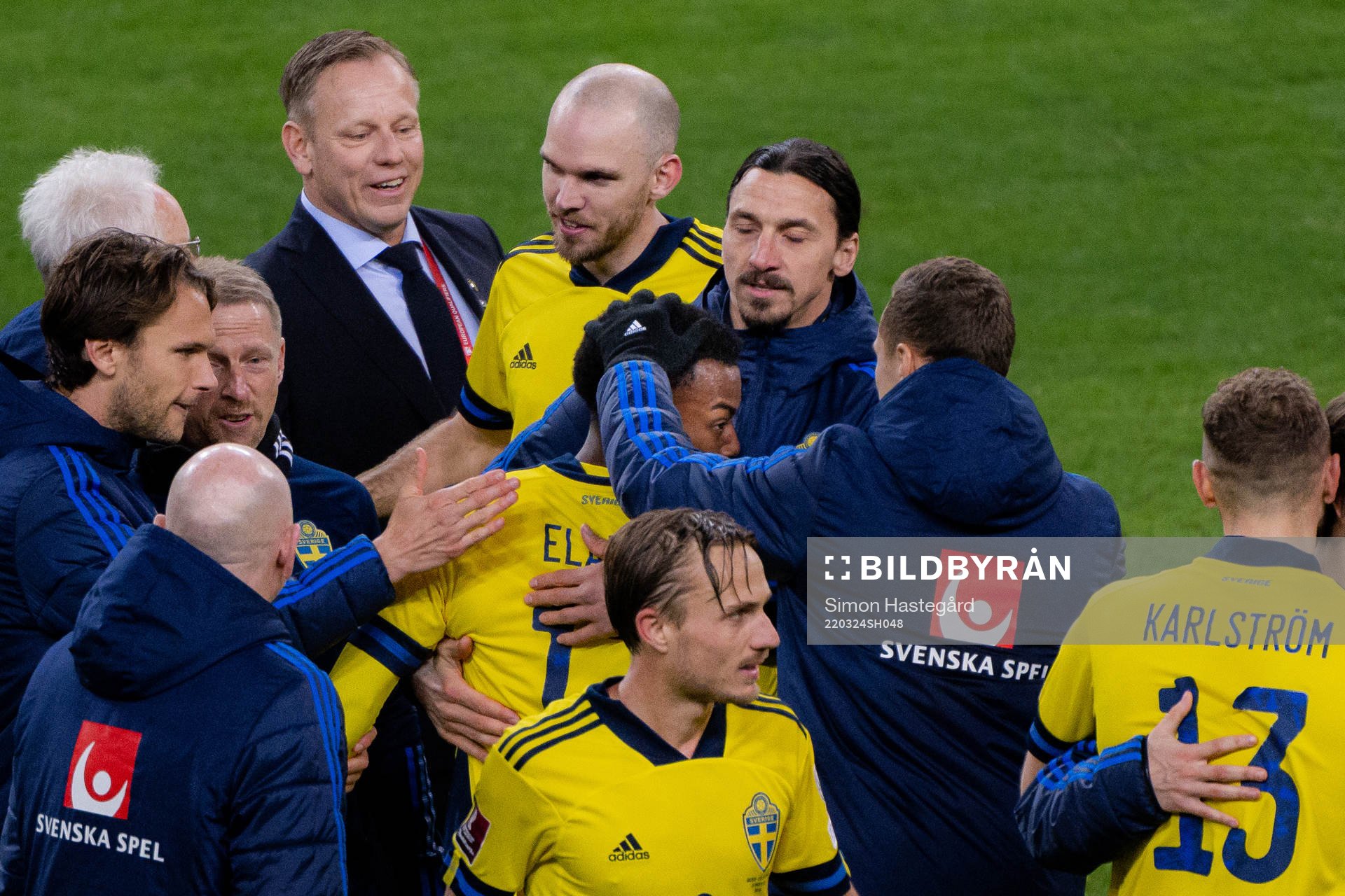 Anthony Elanga and Zlatan Ibrahimovic of Sweden celebrate