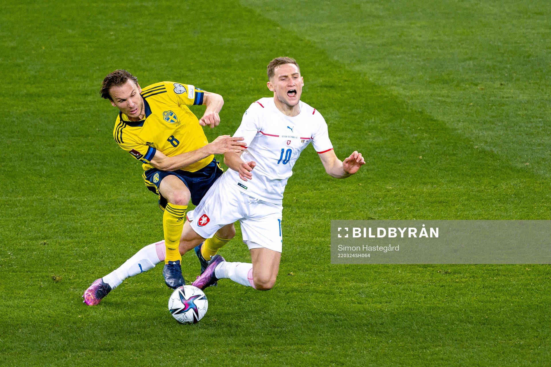 Albin Ekdal of Sweden and Jan Kuchta of Czech Republic