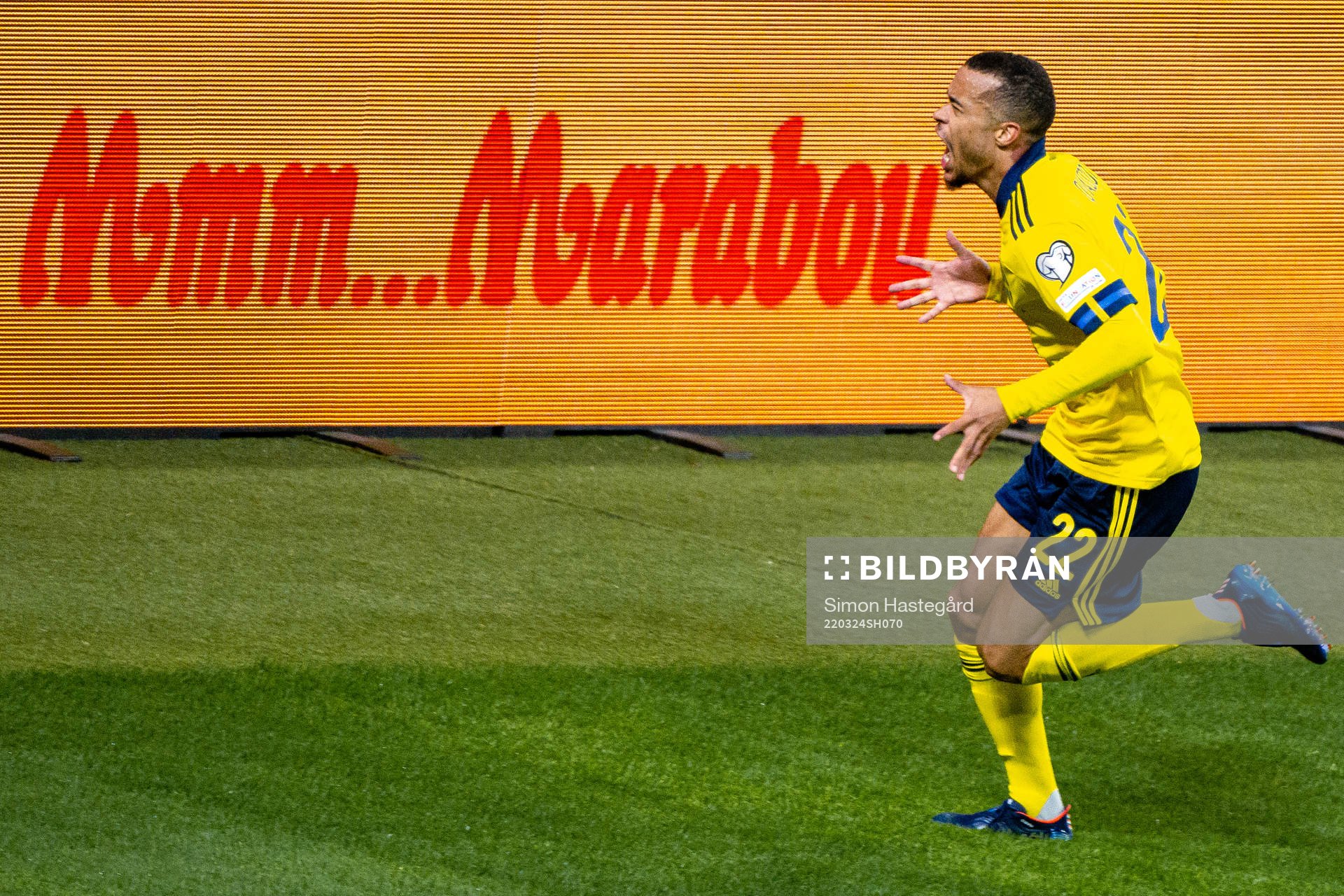 Robin Quaison of Sweden celebrates the 1-0 goal