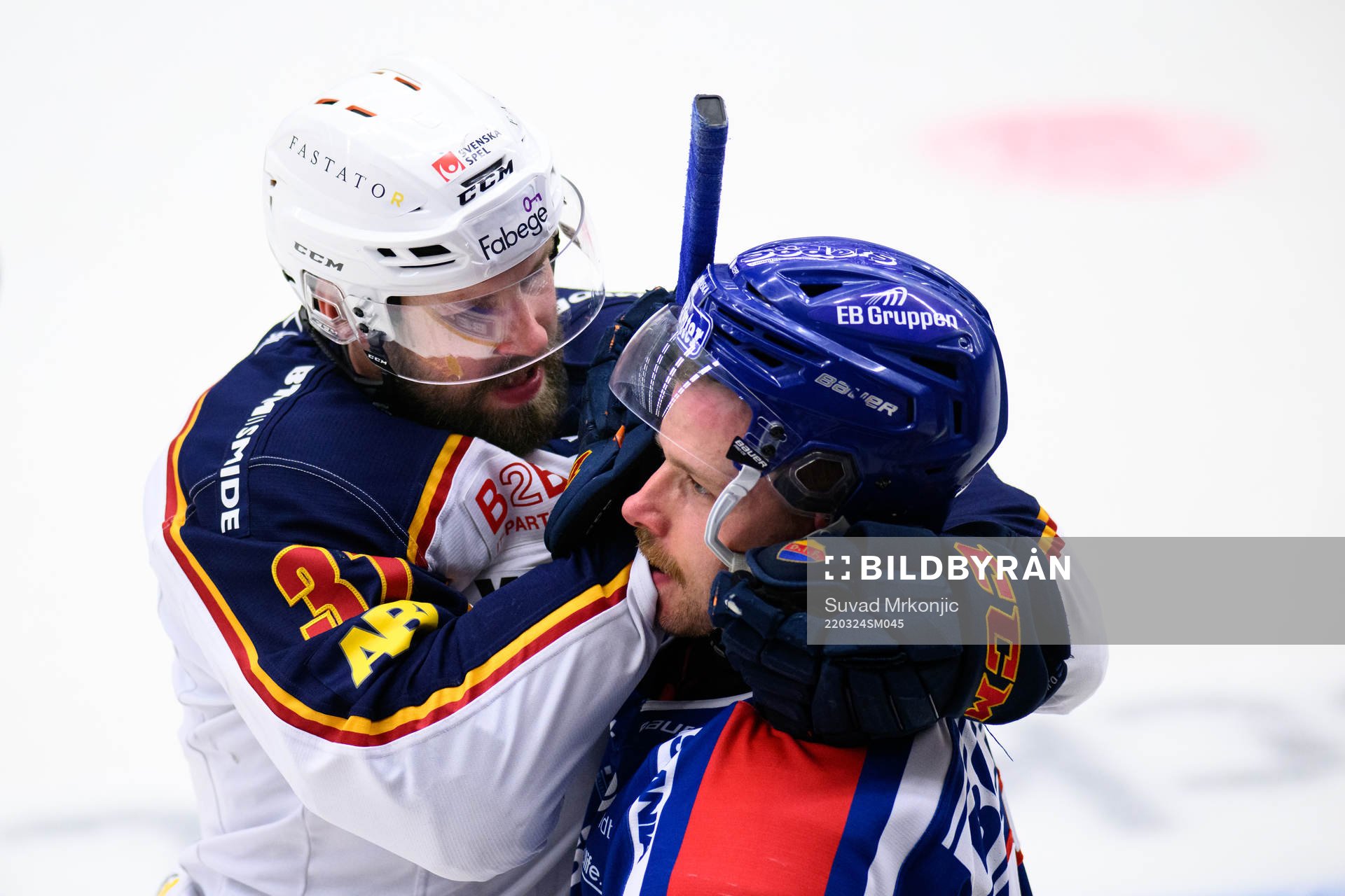 Djurgårdens Dick Axelsson och Oskarshamns Brian Cooper i