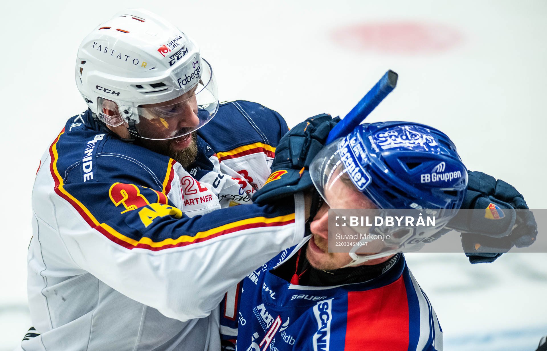 Djurgårdens Dick Axelsson och Oskarshamns Brian Cooper i