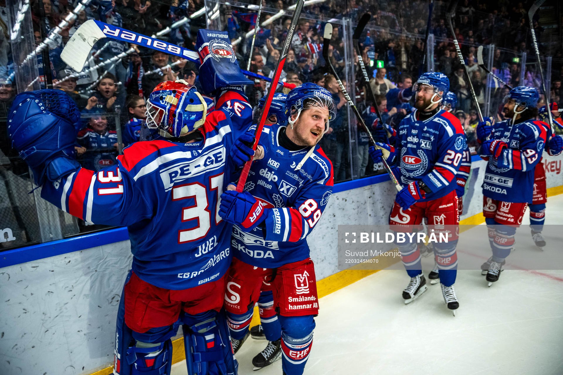 Oskarshamns målvakt Tim Juel och Patrik Karlkvist jublar