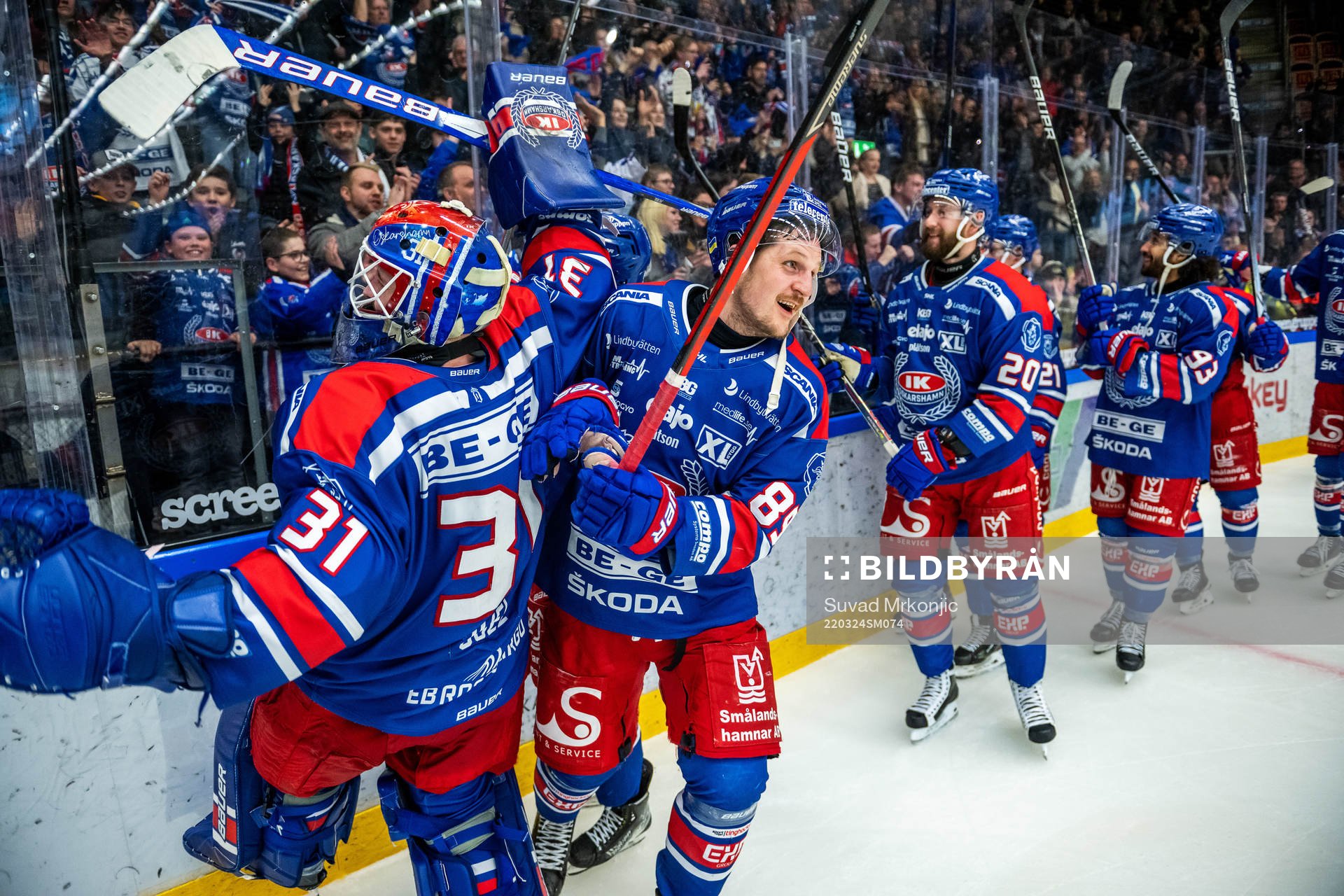 Oskarshamns målvakt Tim Juel och Patrik Karlkvist jublar