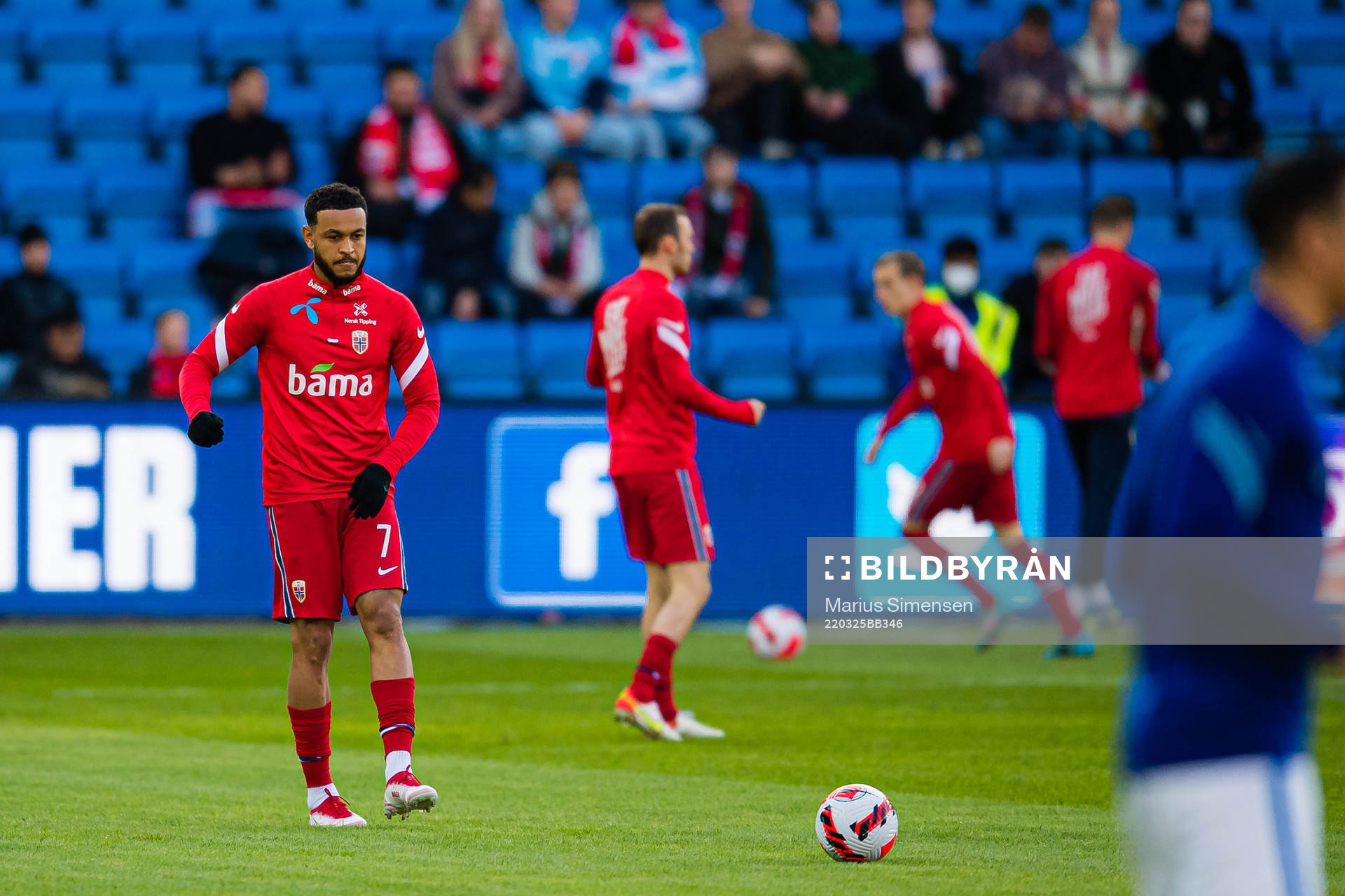 Joshua Christian Kojo King of Norway warms up