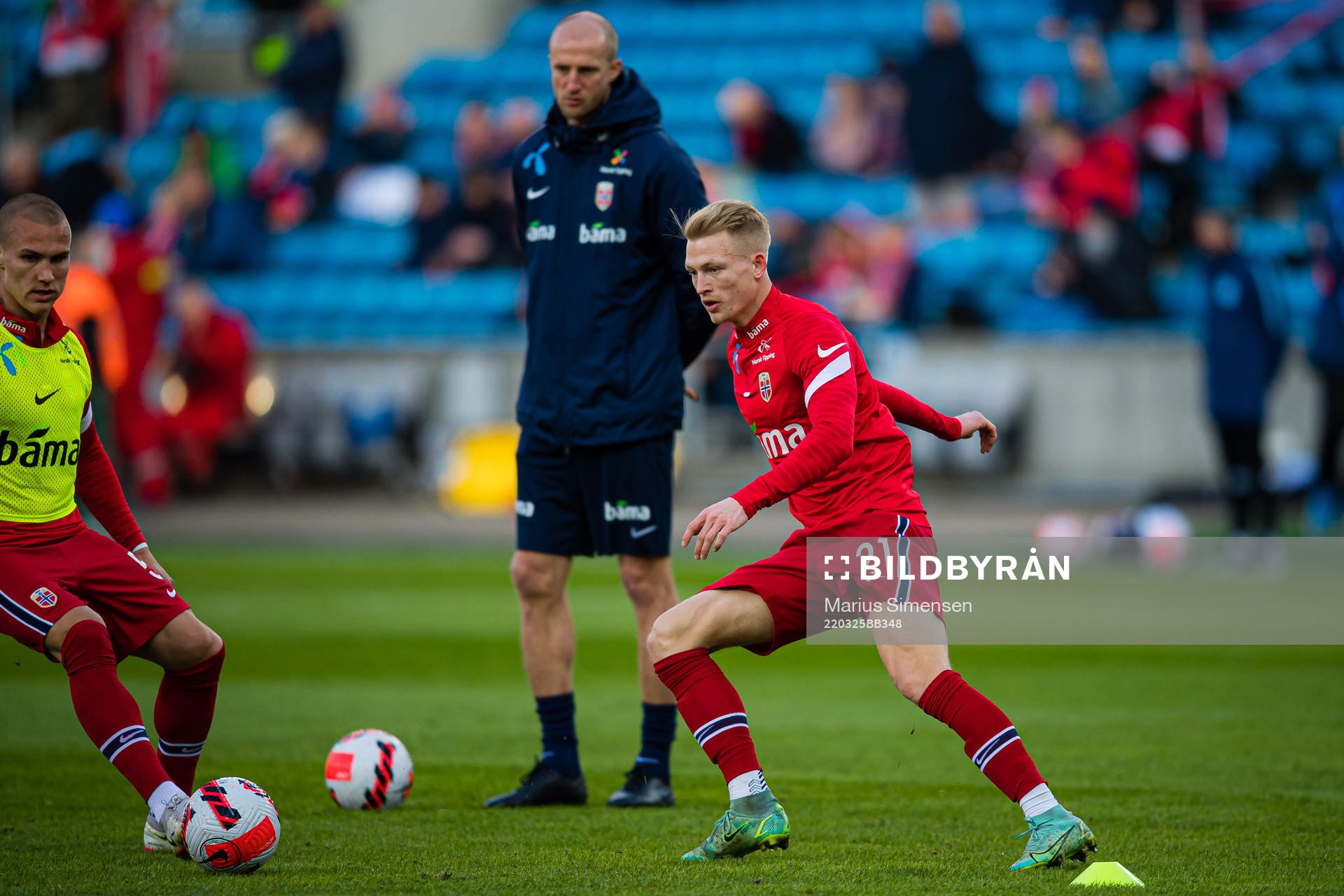 Andreas Schjølberg Hanche-Olsen of Norway warms up