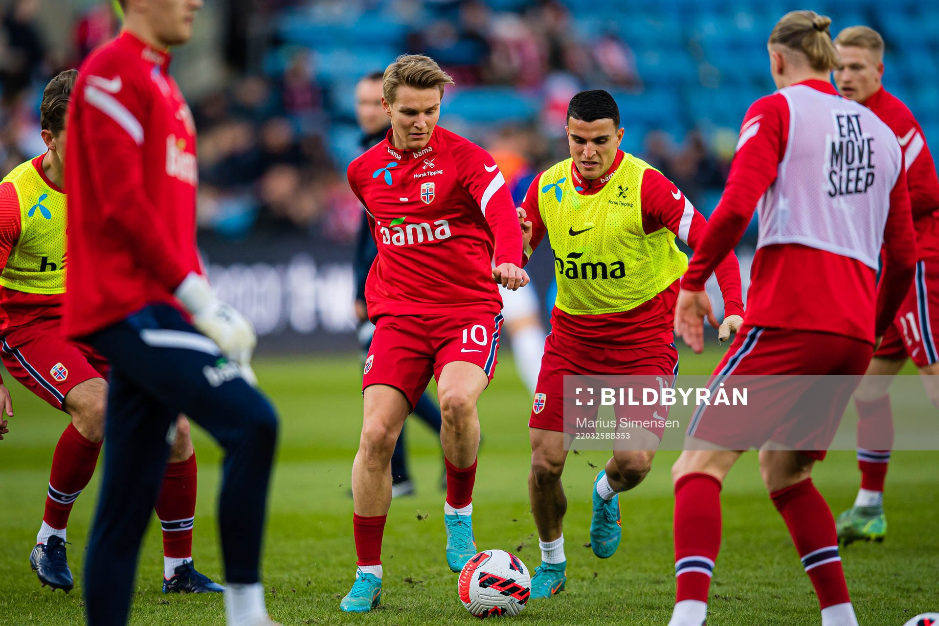 Martin Ødegaard and Mohamed Amine Elyounoussi of Norway