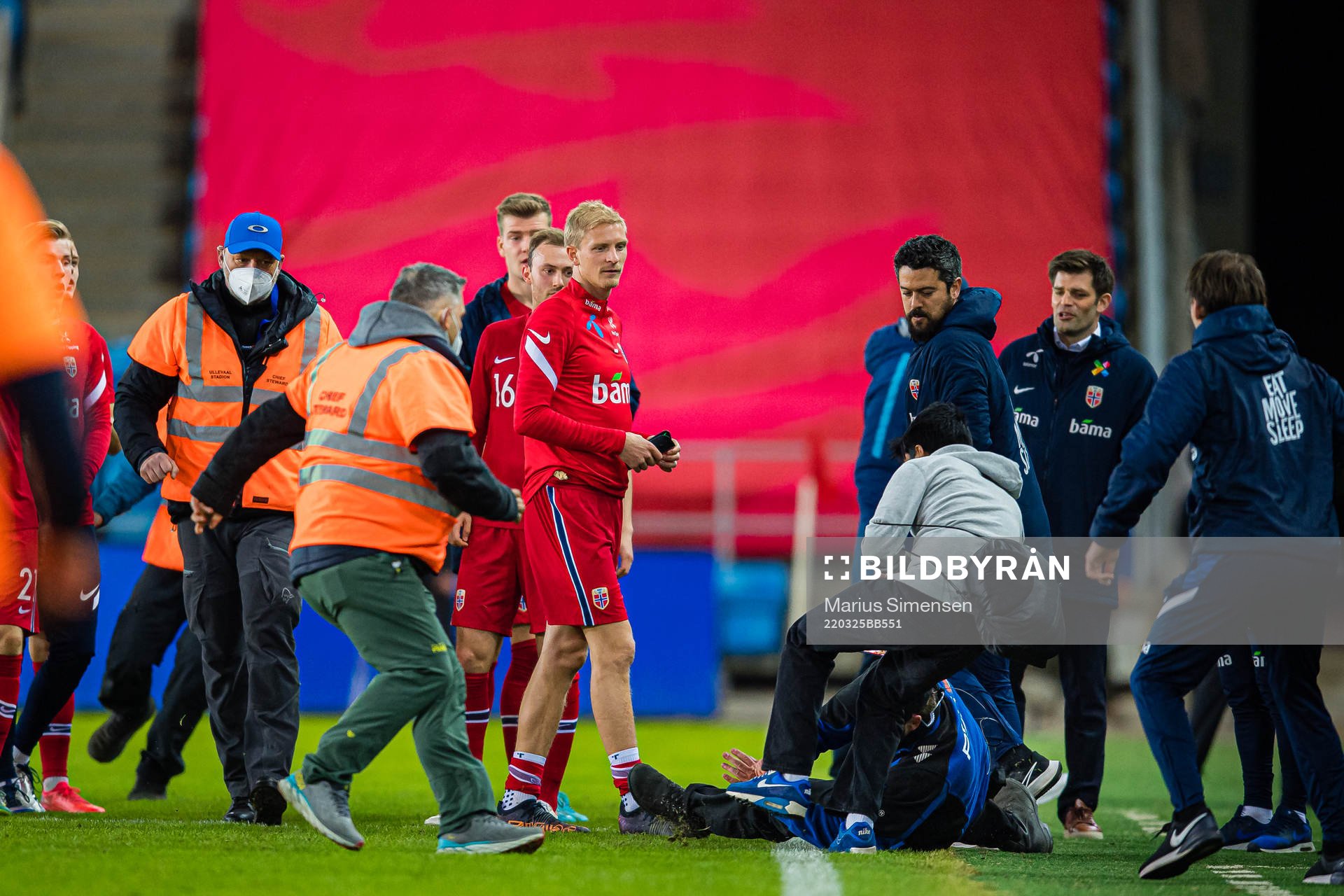 A security guard handles a pitch invador