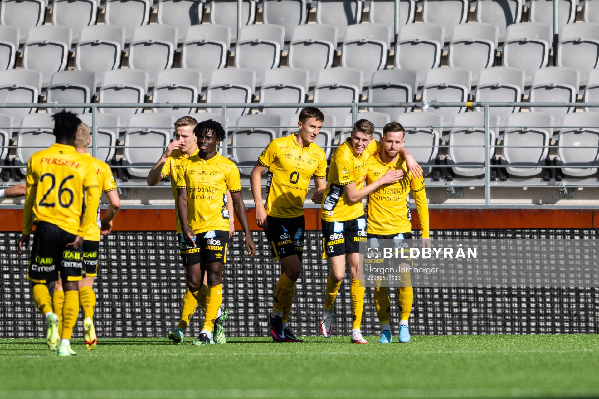 Elfsborgs Rasmus Alm jublar med Gustaf Lagerbielke och